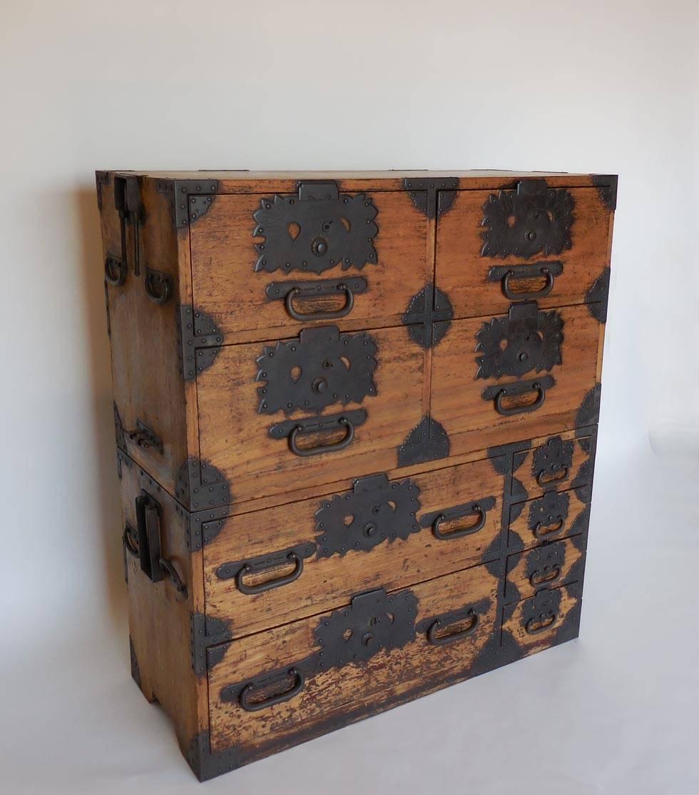 Unusual Tansu with Kin Daikon flower lock plates. Excellent rare metal work.
This is a chest for clothing, kimonos and obis. Large drawers are for clothing and kimonos and obis are stored in the small drawers. In very nice antique condition. Can be