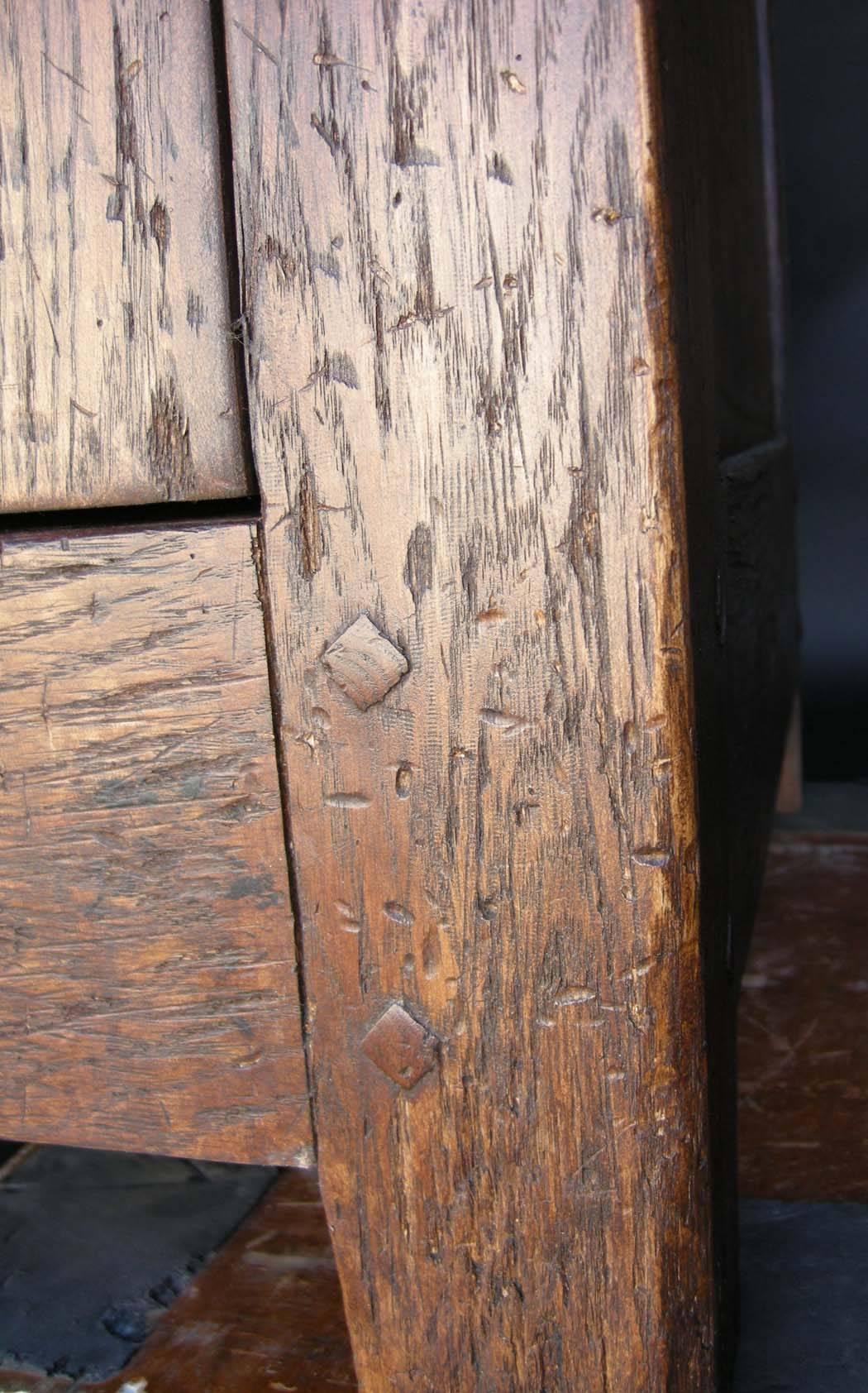 Dos Gallos Custom Large Oak Wood Cabinet oder Kleiderschrank (21. Jahrhundert und zeitgenössisch) im Angebot