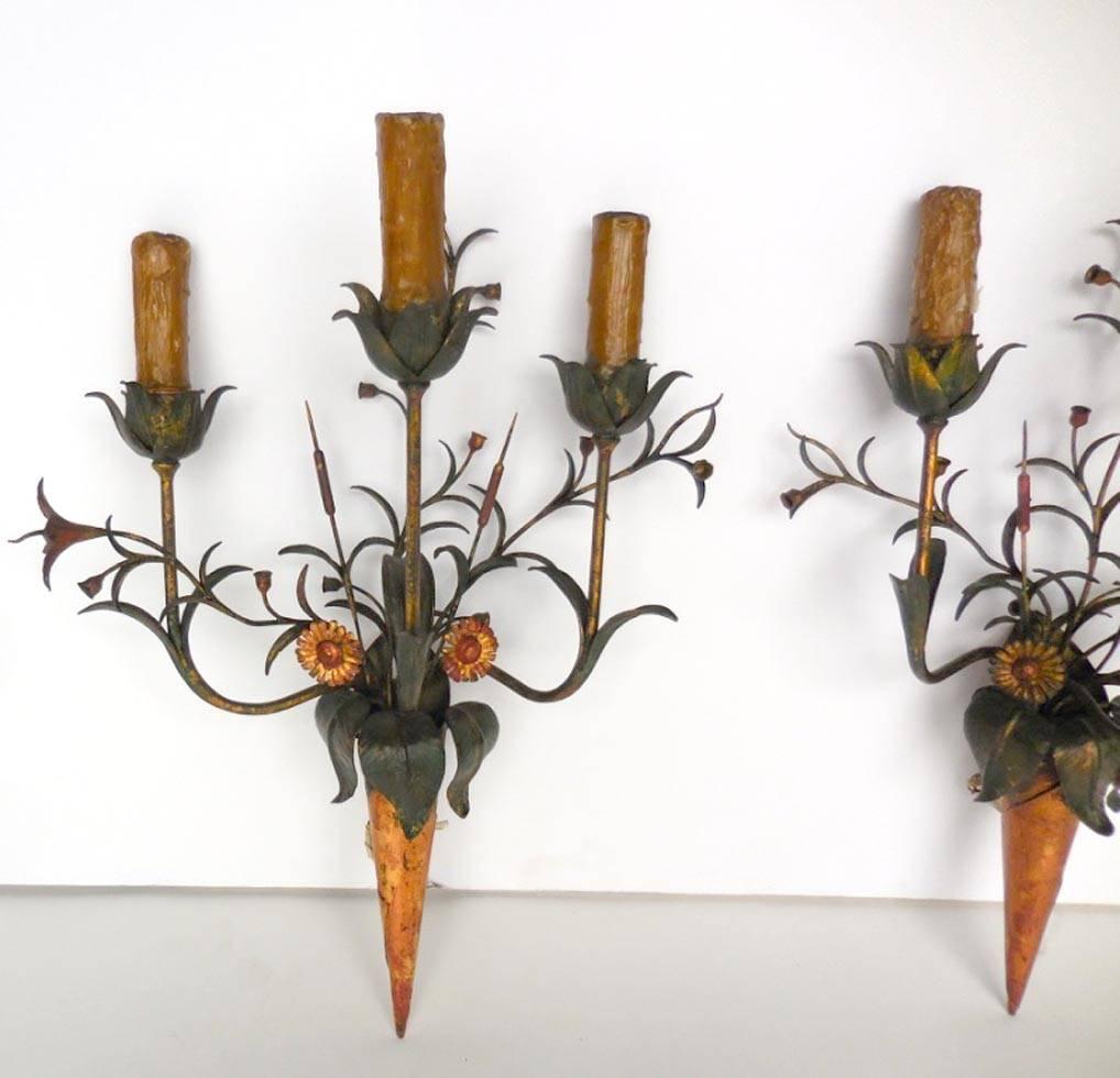 Pair of Spanish mid-20th century gilded and painted sconces with cattails and daisies, delicate. Original wax candles. Matching chandelier available. Sold as is (need to be rewired).