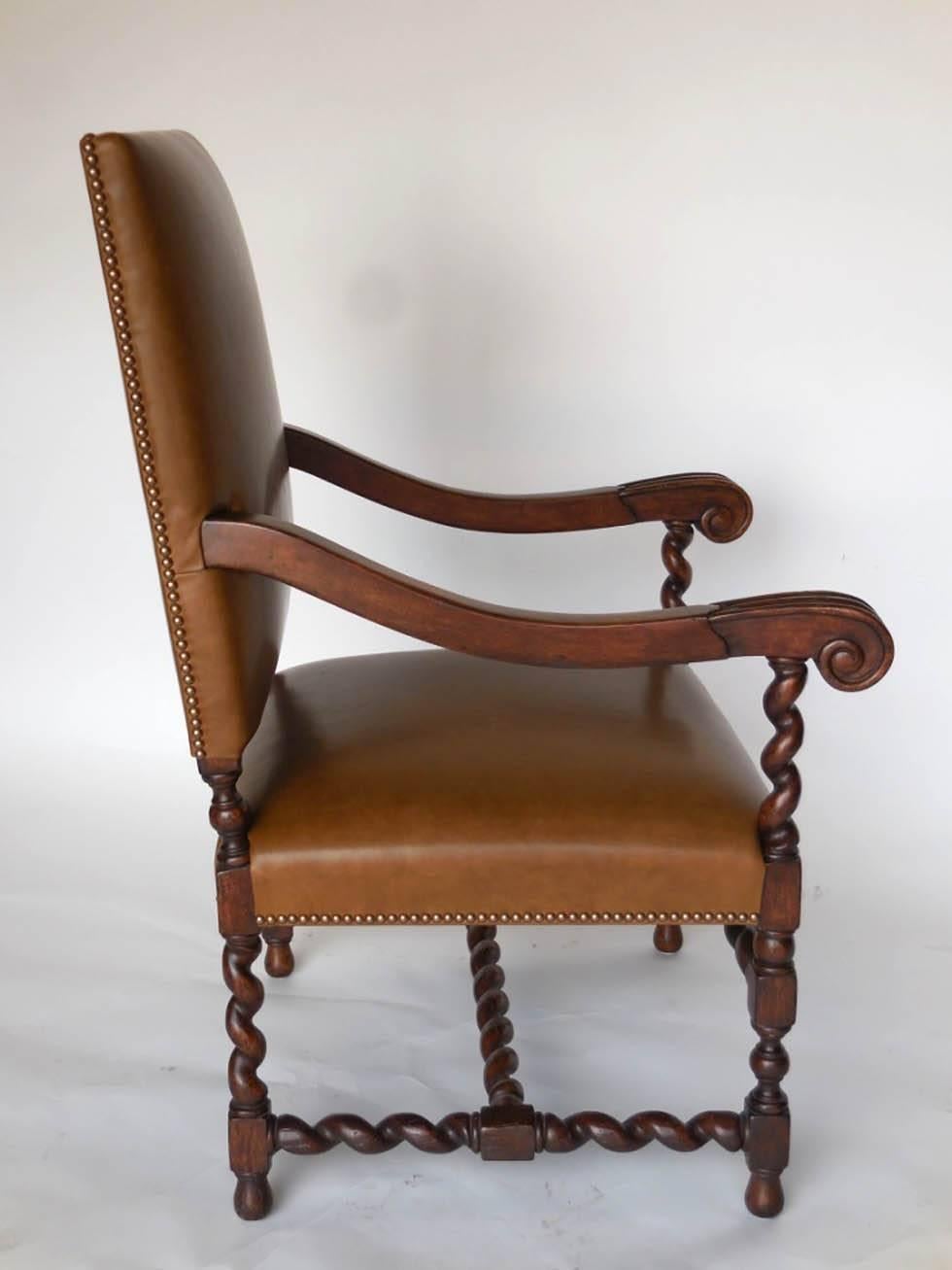 Dos Gallos Custom Nussbaum und Leder Spiral Twist Sessel mit geschwungenen Armlehnen (amerikanisch) im Angebot