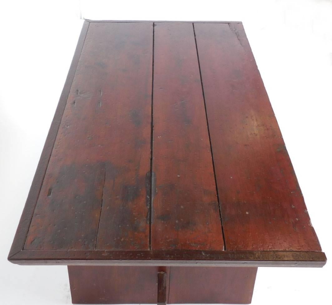 19th century elements make up this rustic coffee table. Top and sides are made from Brazilian mahogany with old dark red paint and the drawer is a sifter from the Guatemalan Highlands with a leather bottom. The drawer shows on both sides of the