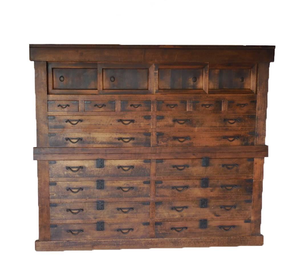 19th Century Japanese Large Double Tansu with 18 Drawers In Good Condition In Los Angeles, CA