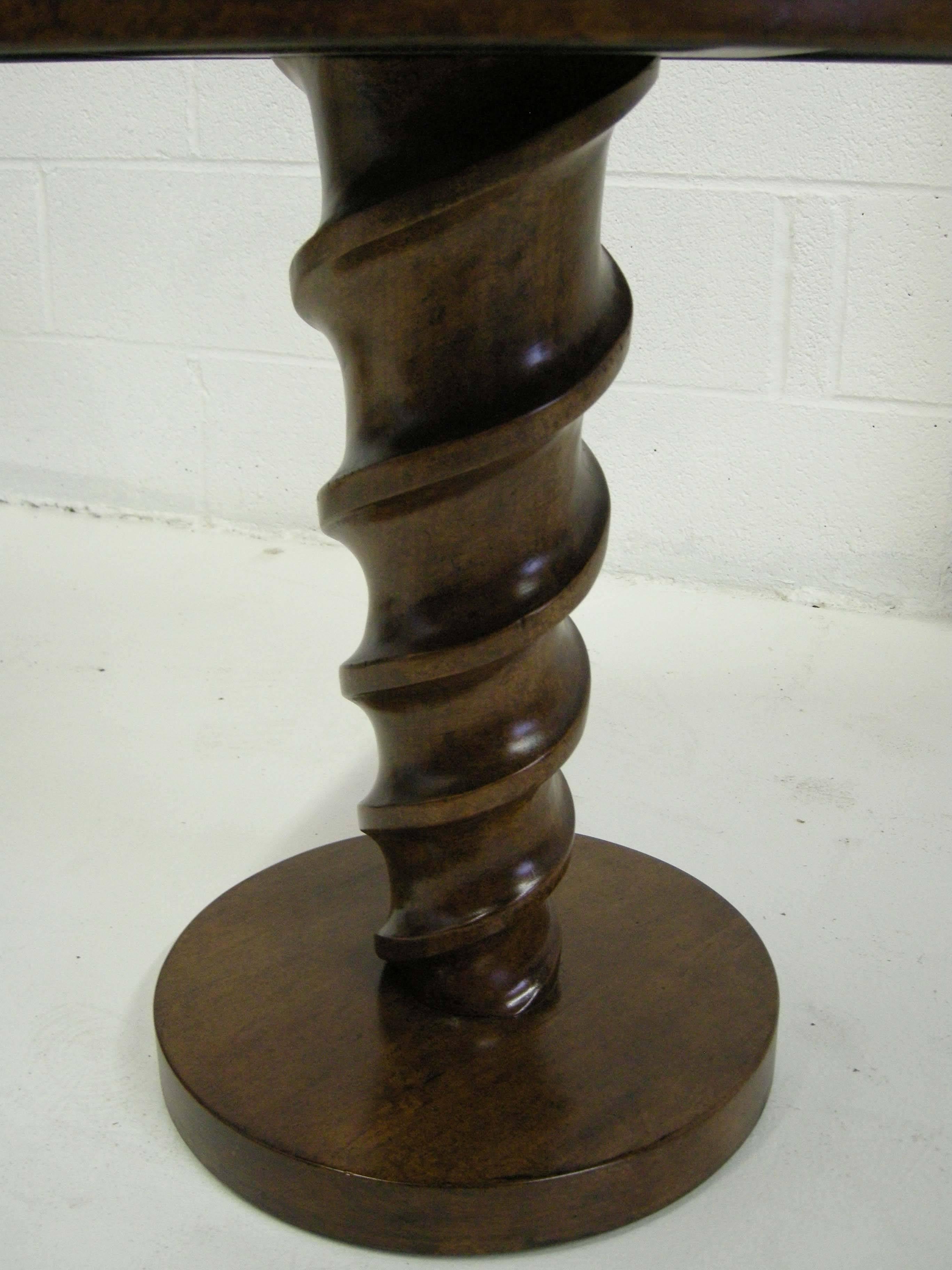 Dos Gallos Custom Walnuss Korkschraube Pedestal Beistelltisch im Zustand „Hervorragend“ im Angebot in Los Angeles, CA