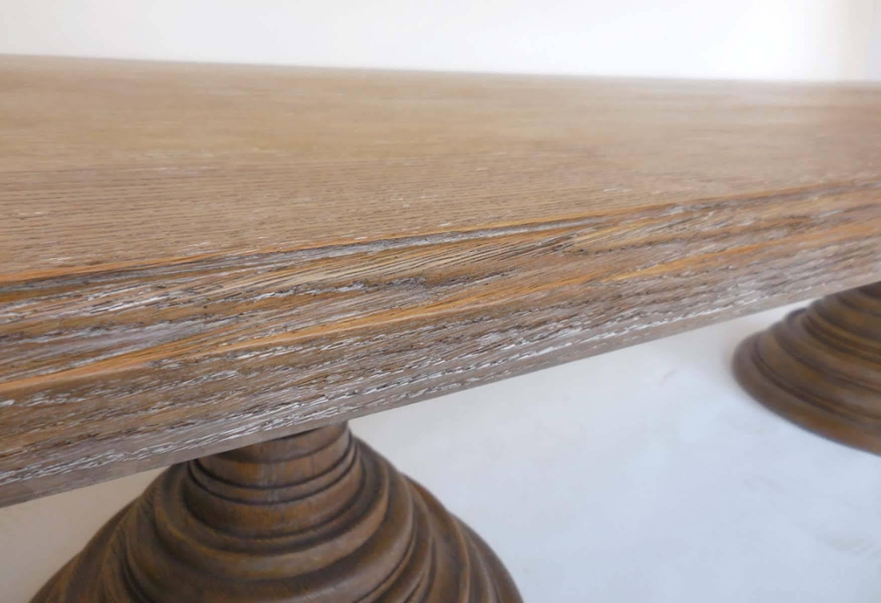 Dos Gallos Mesa de doble pedestal de roble a medida con tablero rectangular Siglo XXI y contemporáneo en venta