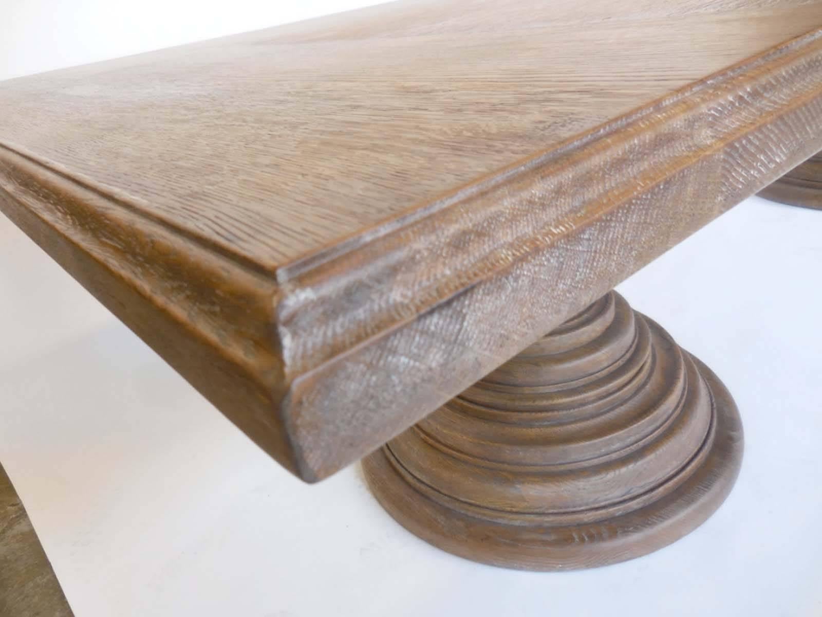 Dos Gallos, maßgefertigter Eichenholz-Doppelsockeltisch mit rechteckiger Platte im Angebot 1
