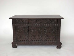 Consolle / Media / Vanity Cabinet intagliato su misura di Dos Gallos