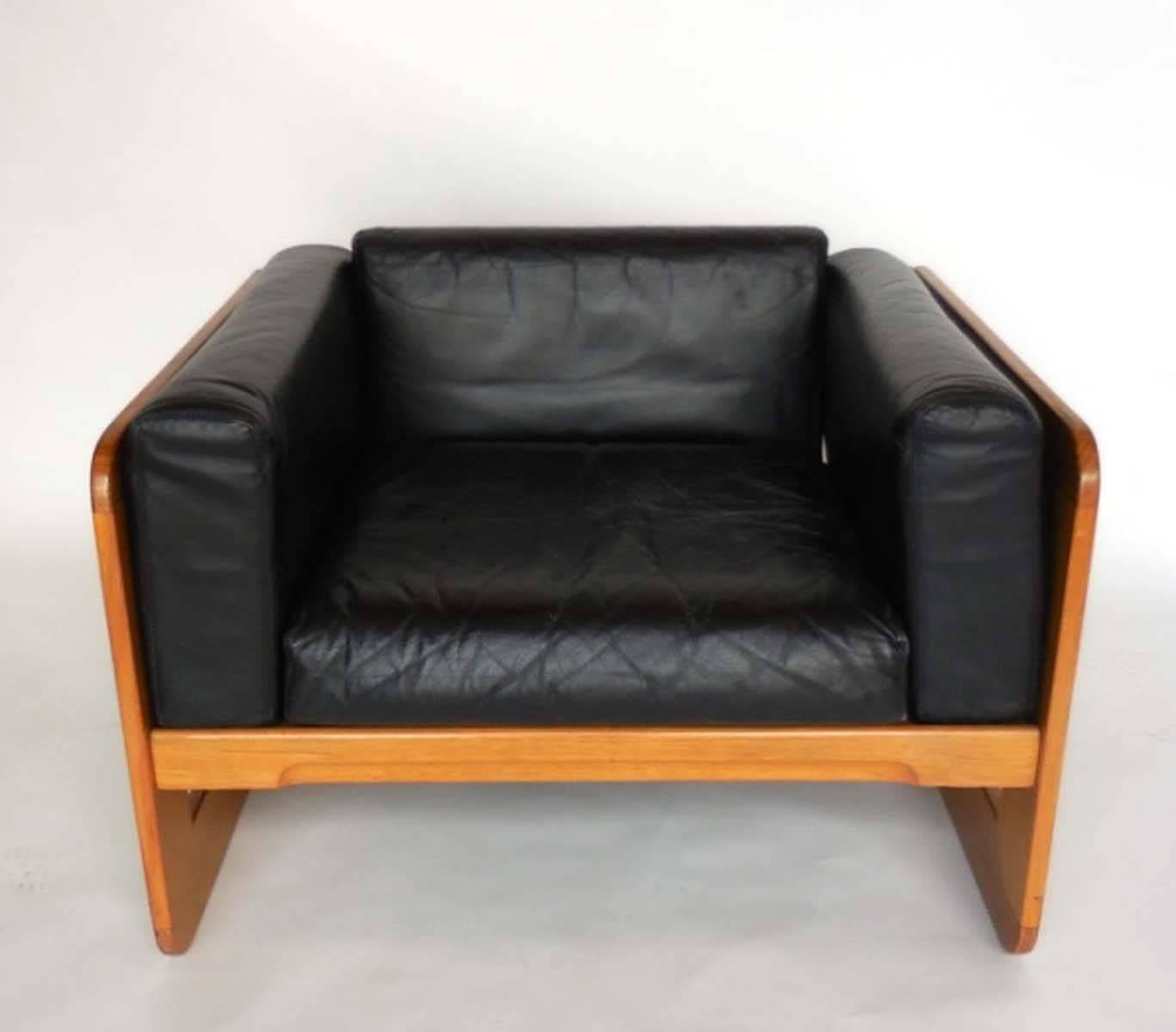 20th Century Giuseppe Raimondi Leather Sofa and Chair