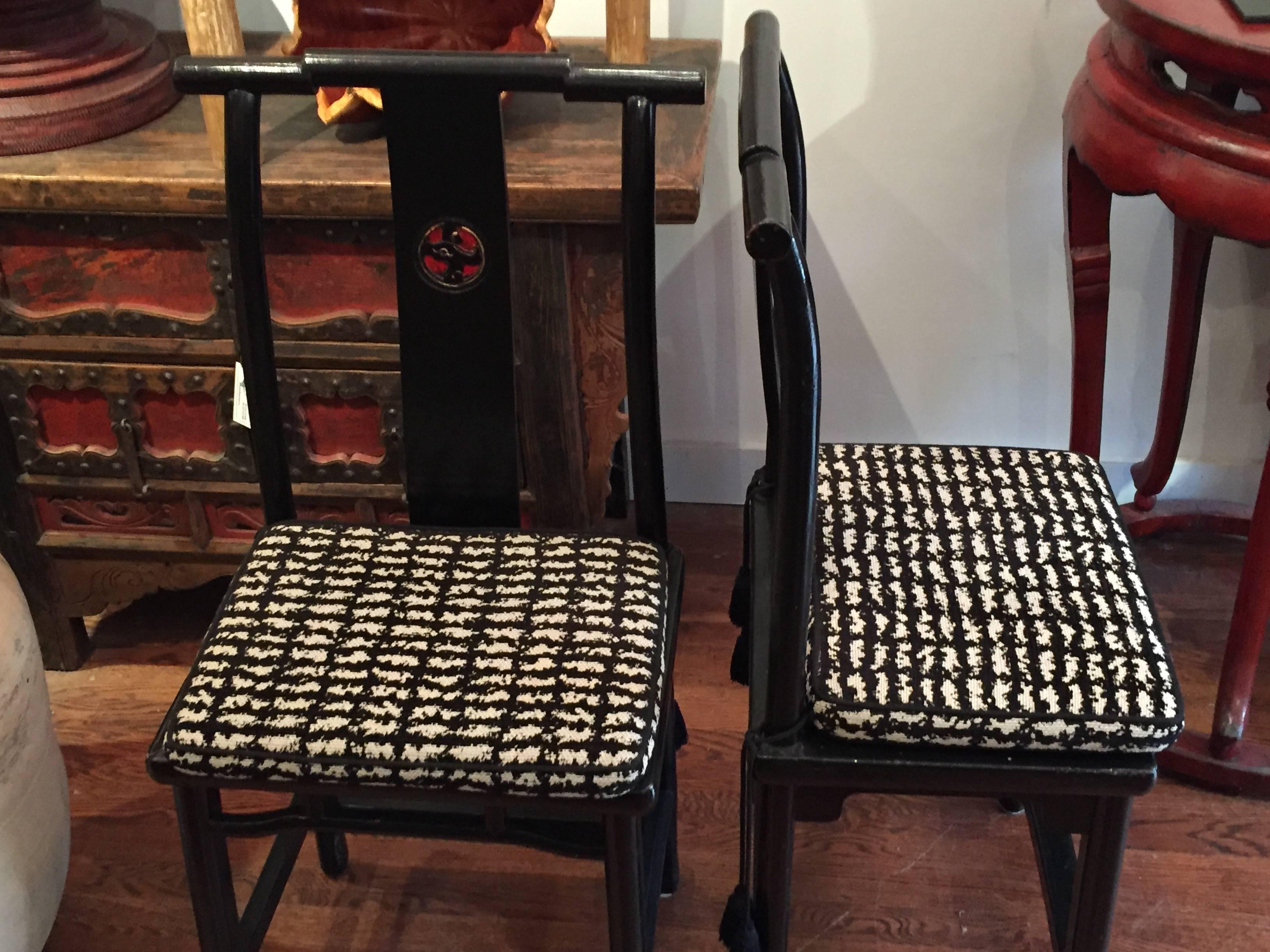 19th Century Qing Dynasty Black and Red Lacquered Side Chair In Excellent Condition For Sale In East Hampton, NY