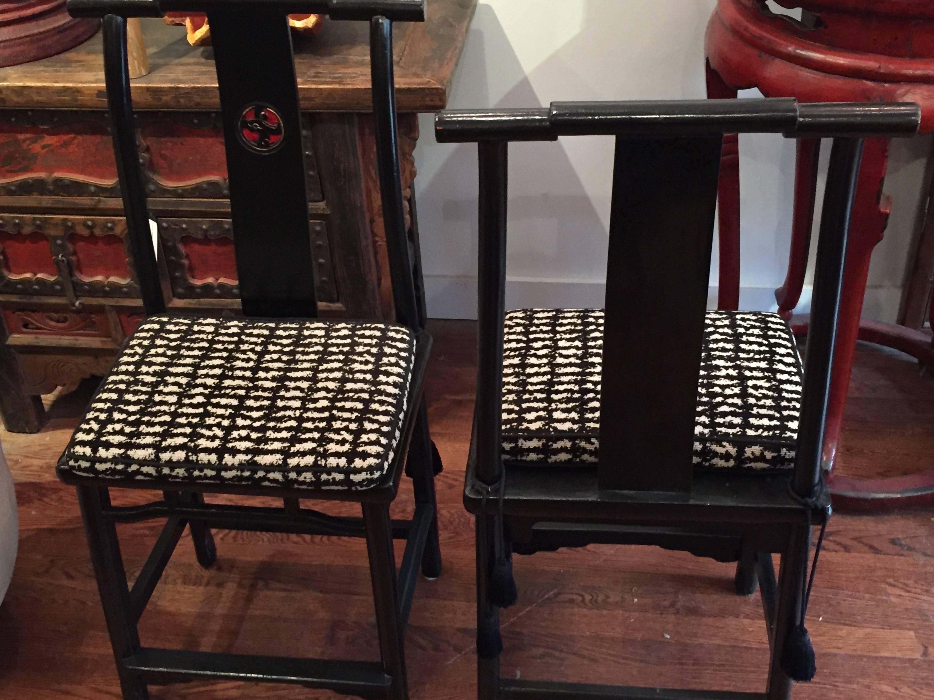 19th Century Qing Dynasty Black and Red Lacquered Side Chair For Sale 1