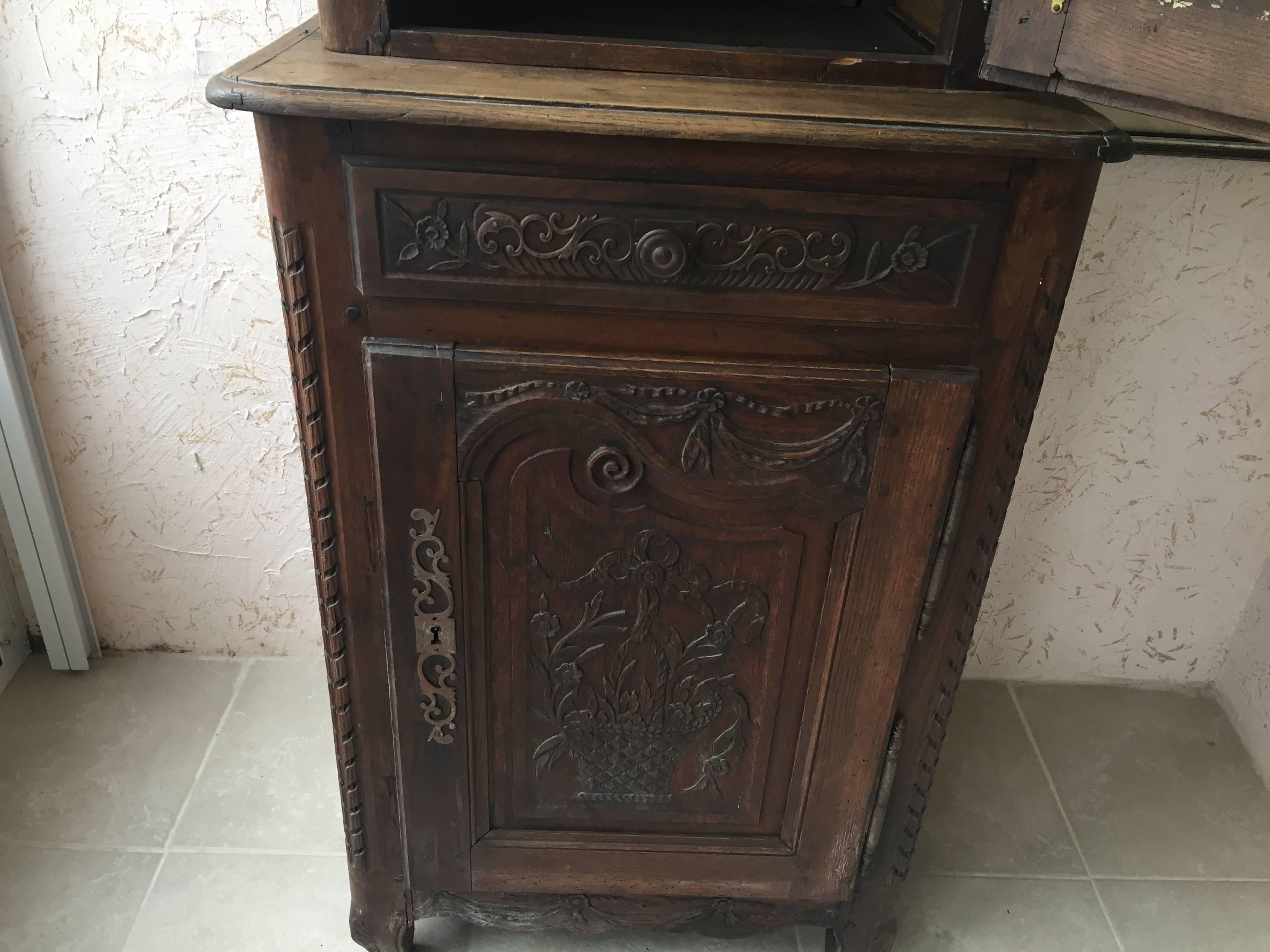 Pair or Early 19th Century Louis XV Style Biblioteque In Excellent Condition For Sale In East Hampton, NY