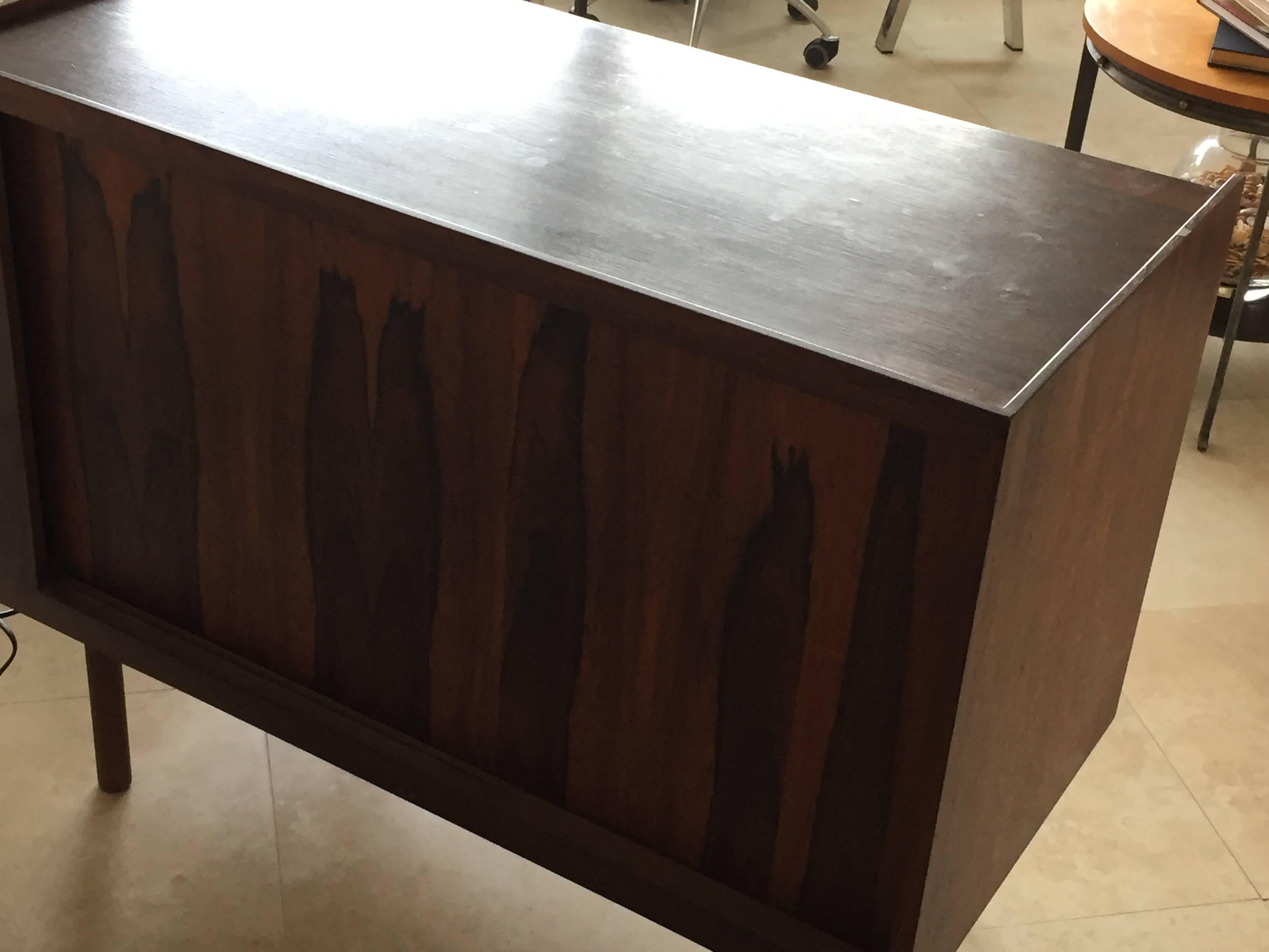 Midcentury Rosewood Bar/Sideboard in the Style of Arne Vodder For Sale 1