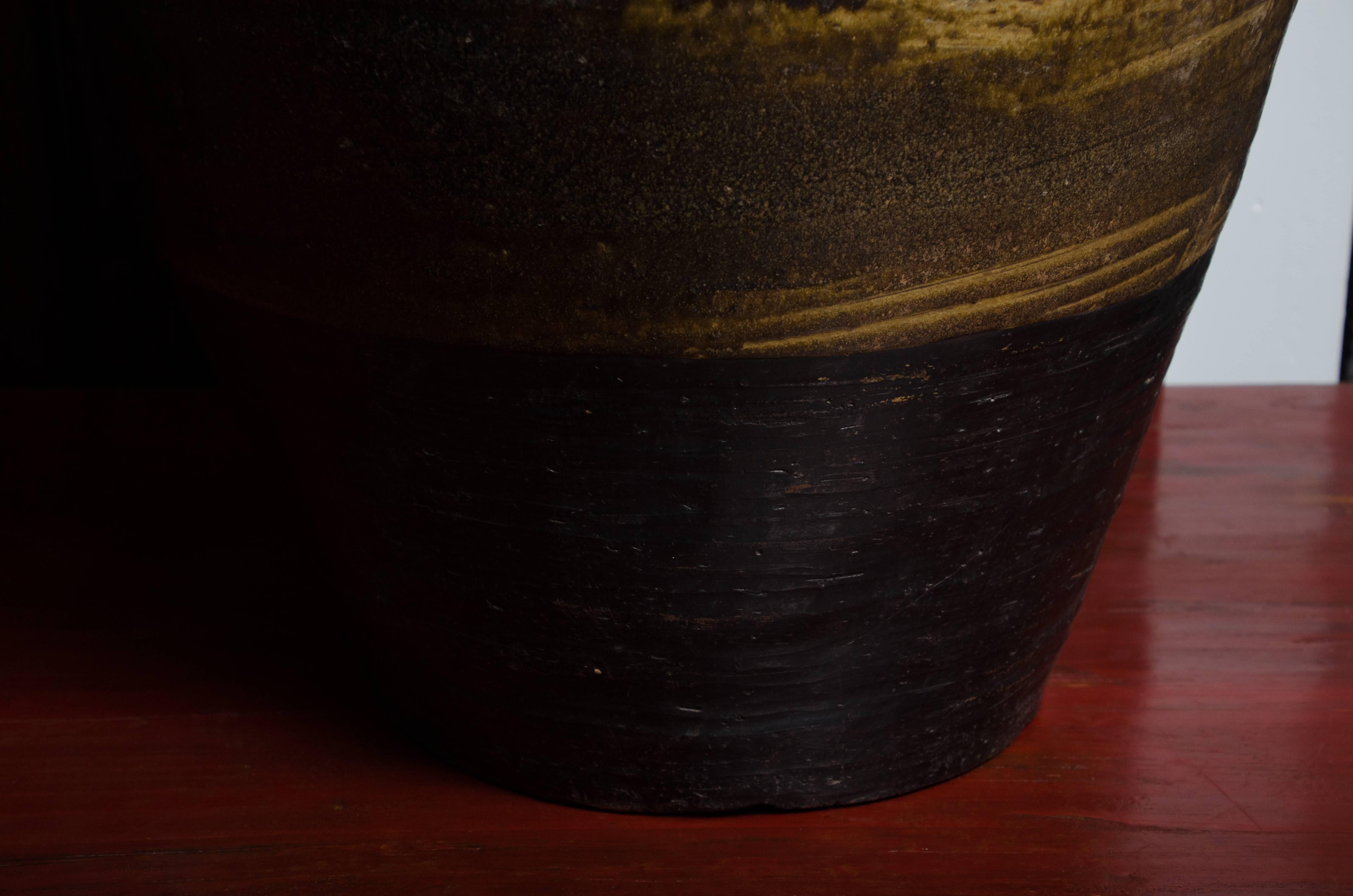 Early 18th Century Thai Glazed Terra Cotta Water Vessel For Sale 3