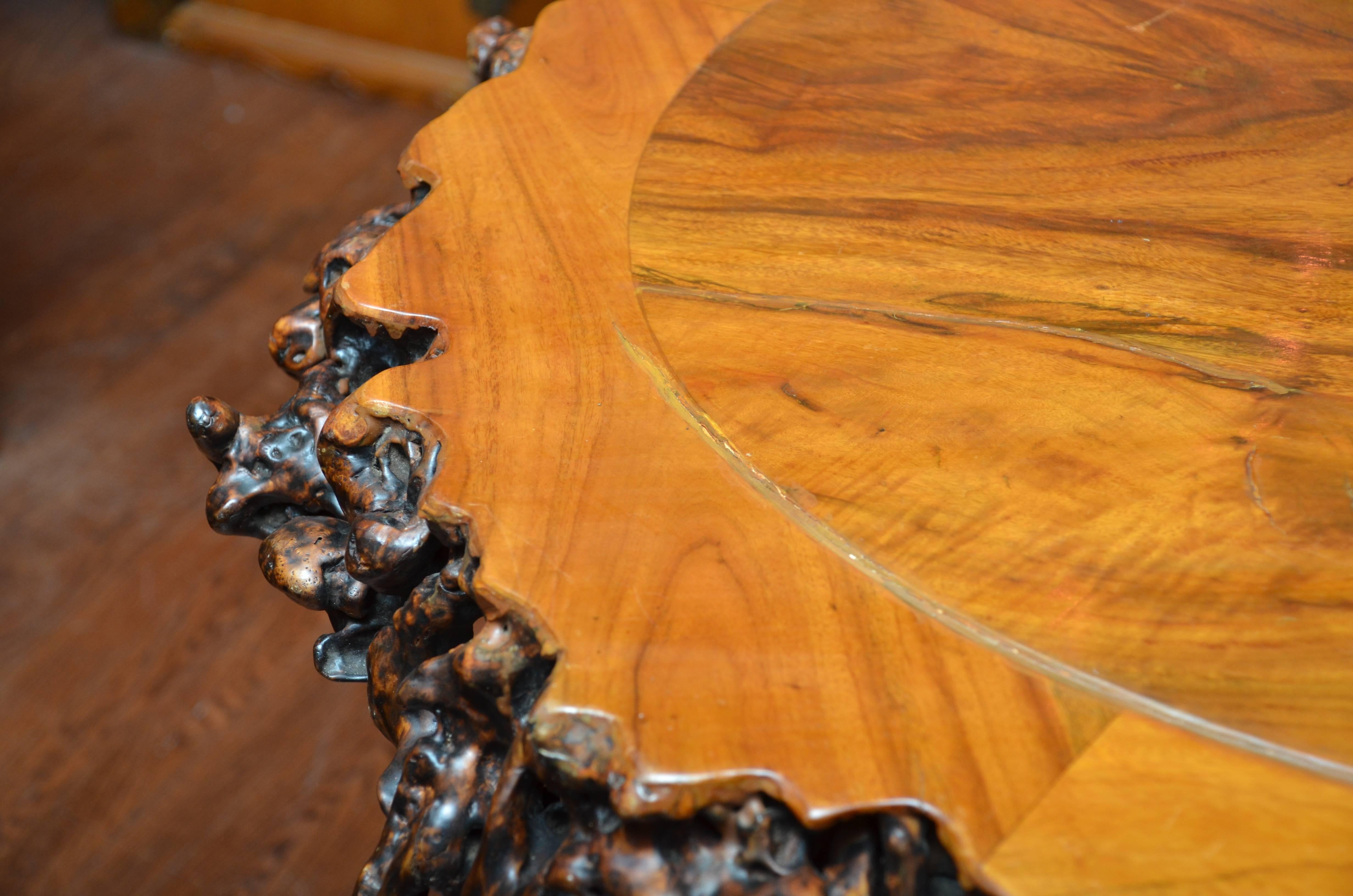 Turn of the Century Q'ing Dynasty Elm Root Dining Table In Excellent Condition For Sale In East Hampton, NY