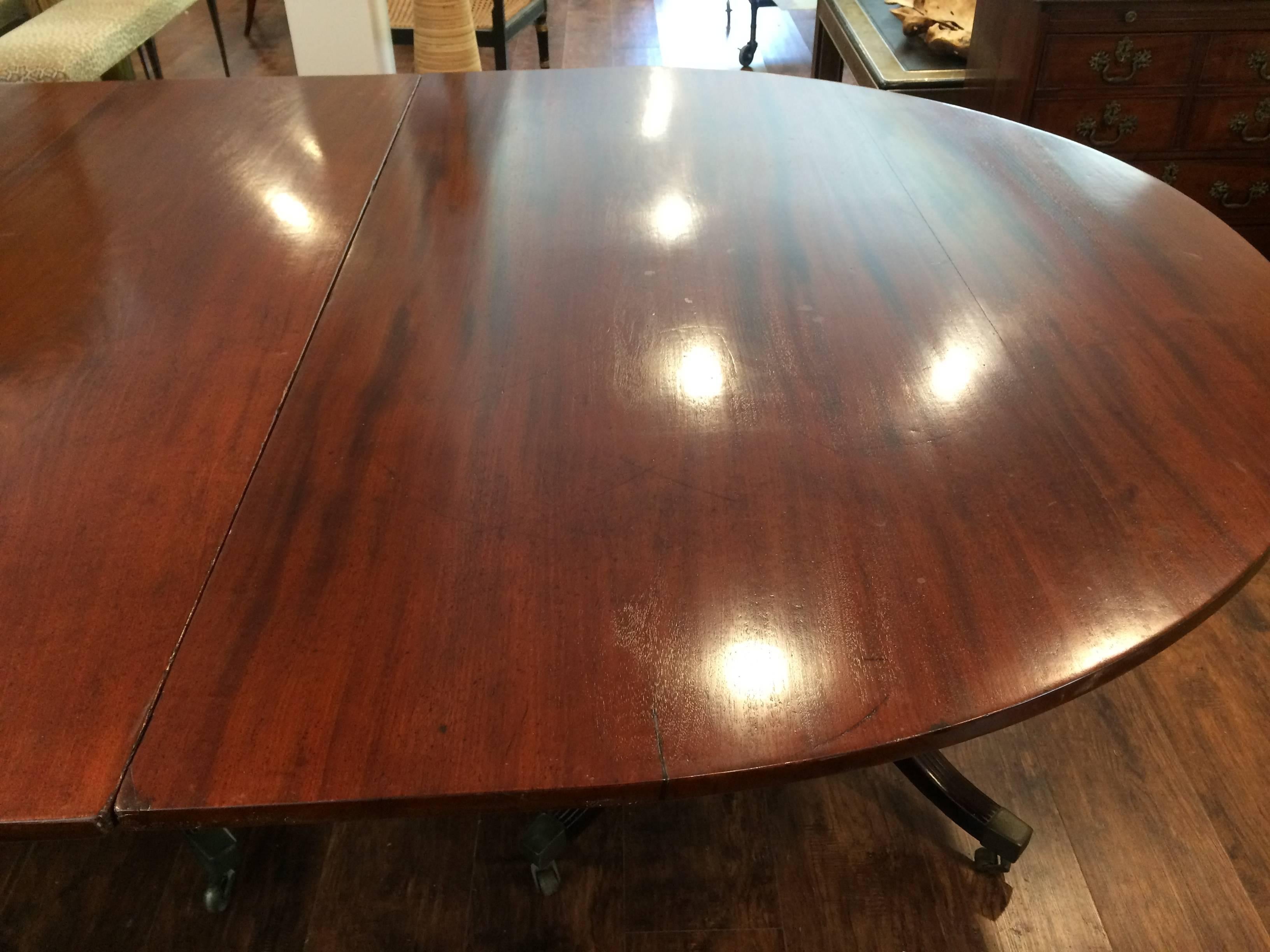 Georgian Three Pillar Dining Table For Sale 2