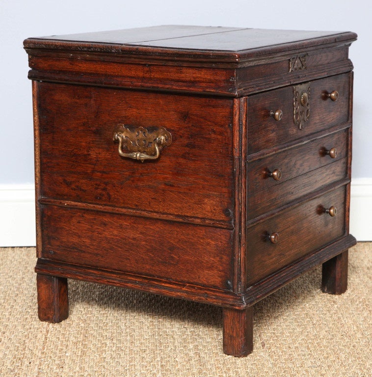 17th Century English Oak Square Chest In Good Condition In Greenwich, CT