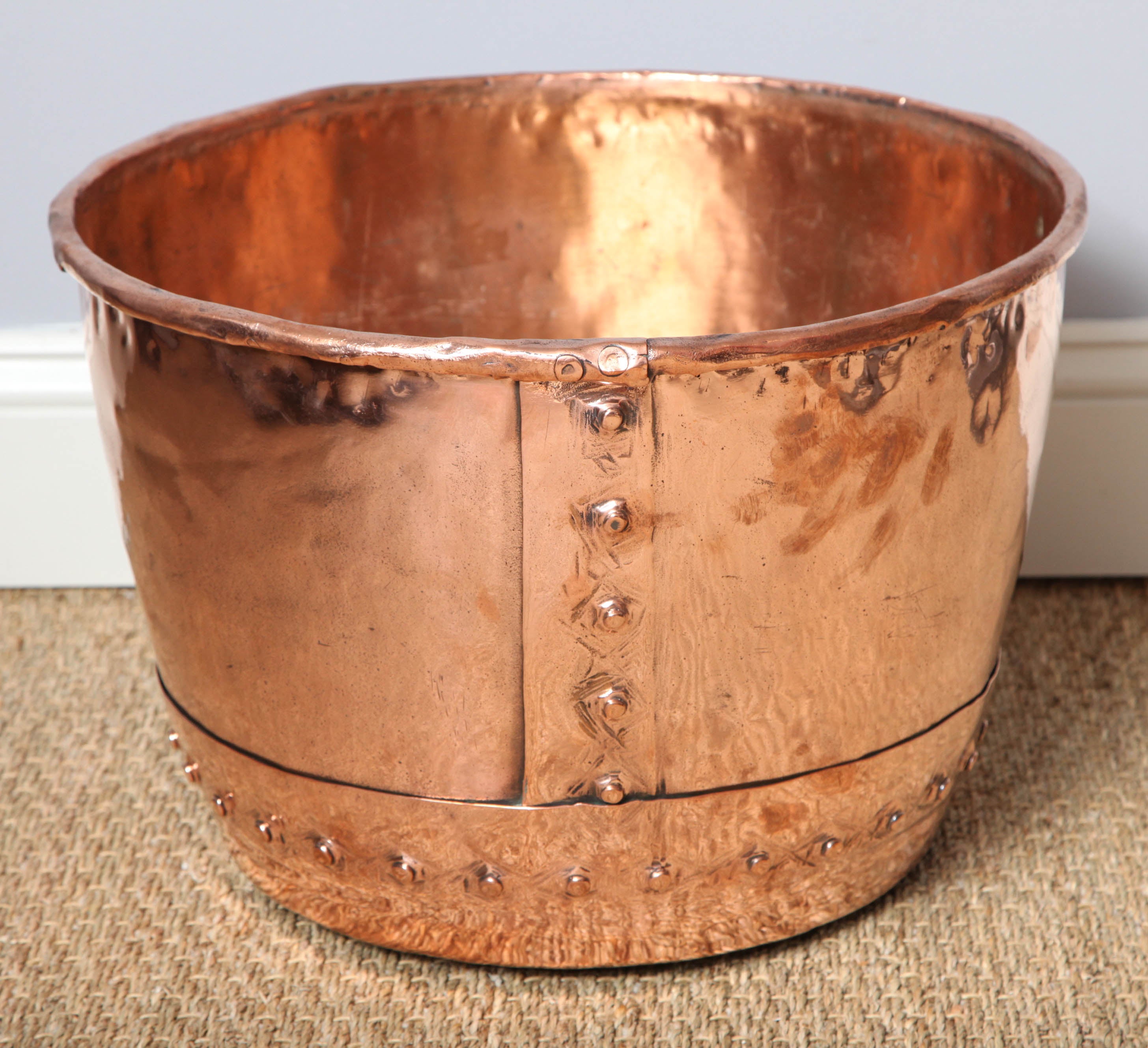 English Copper Log Bin _ whereabouts unknown In Excellent Condition In Greenwich, CT