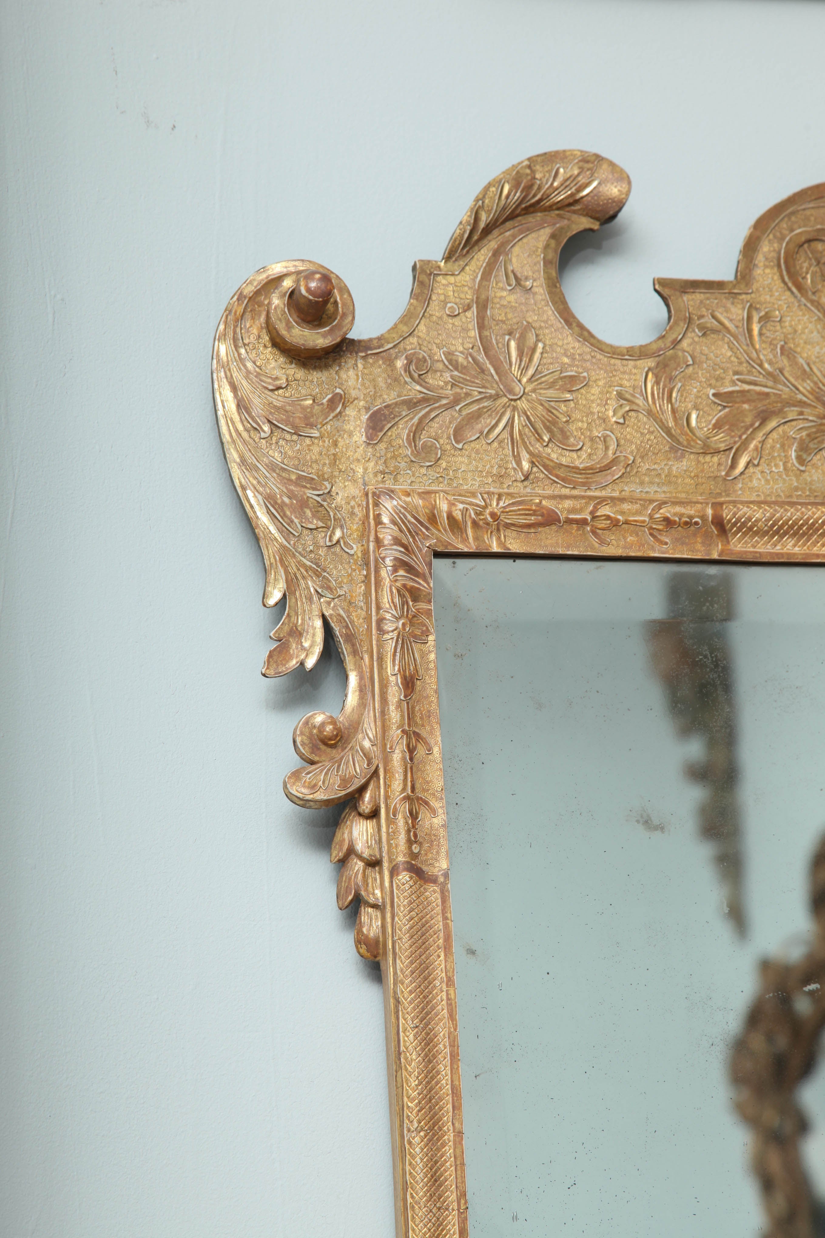 Very Fine George I Gilt Gesso Carved Mirror In Good Condition In Greenwich, CT