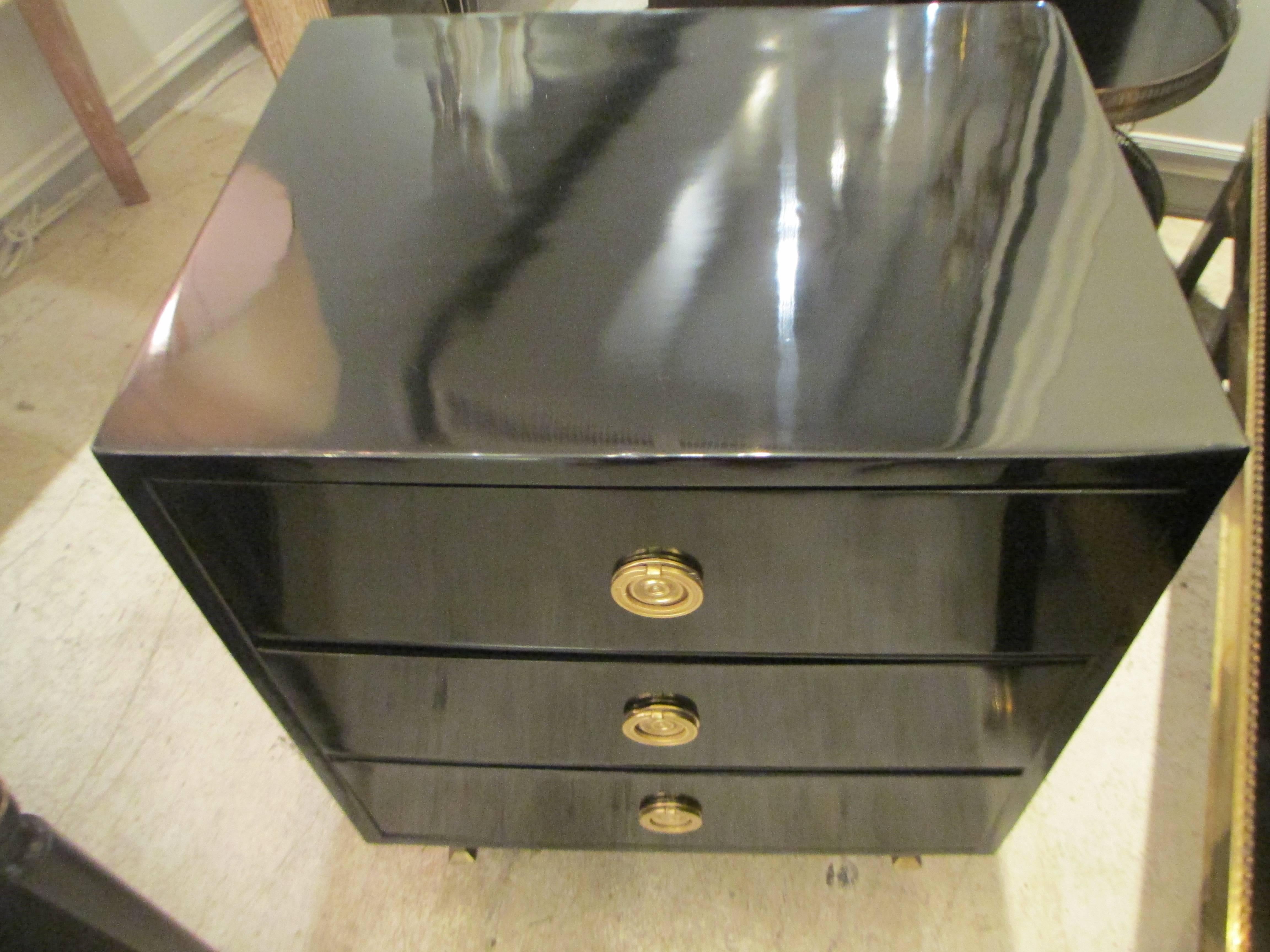 Pair of Mid-Century Lacquered Nightstands in the Neoclassic Manner In Excellent Condition In New York, NY
