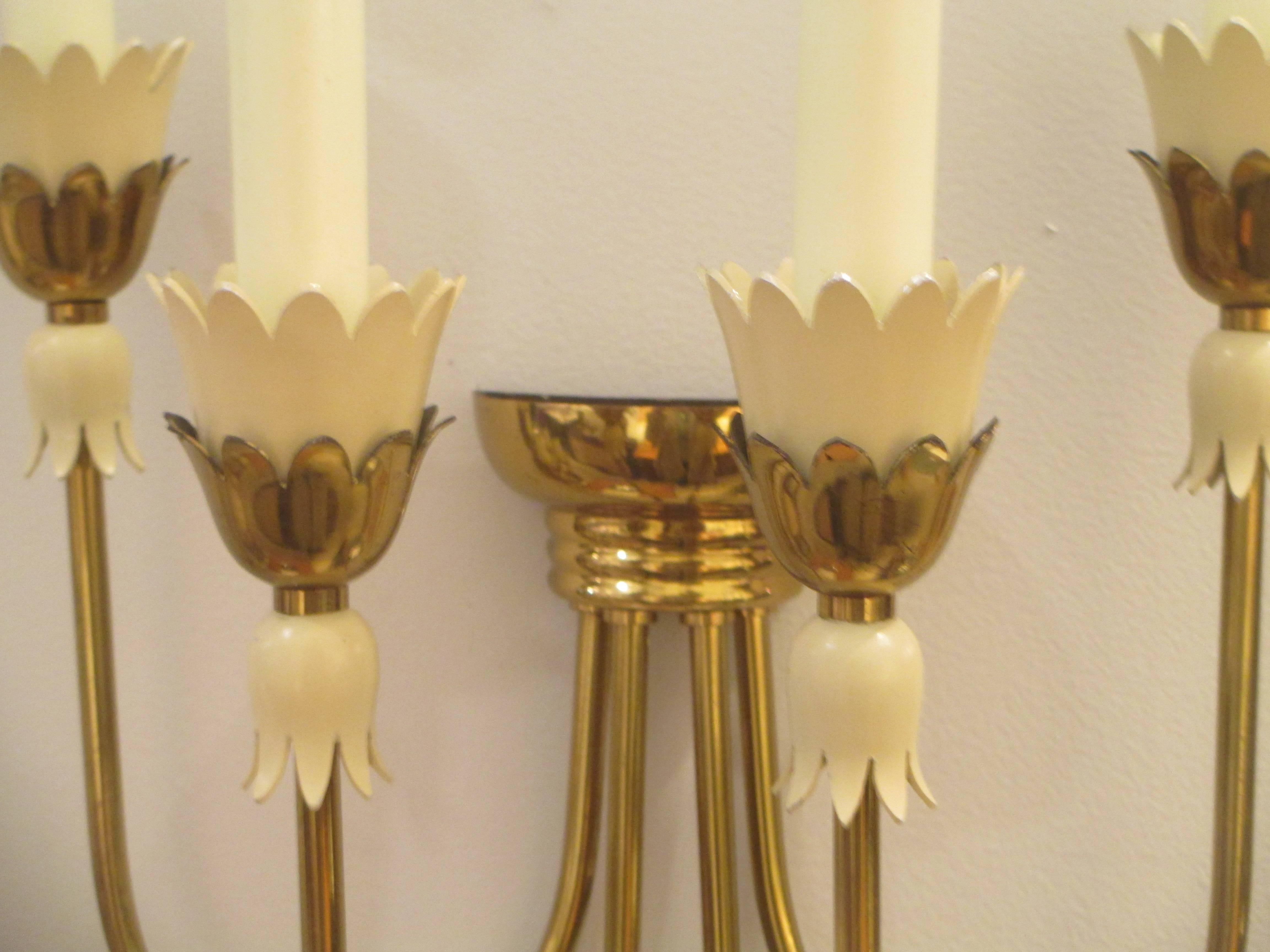 Pair of Mid-Century Italian Brass Sconces with Four Arms In Good Condition In New York, NY