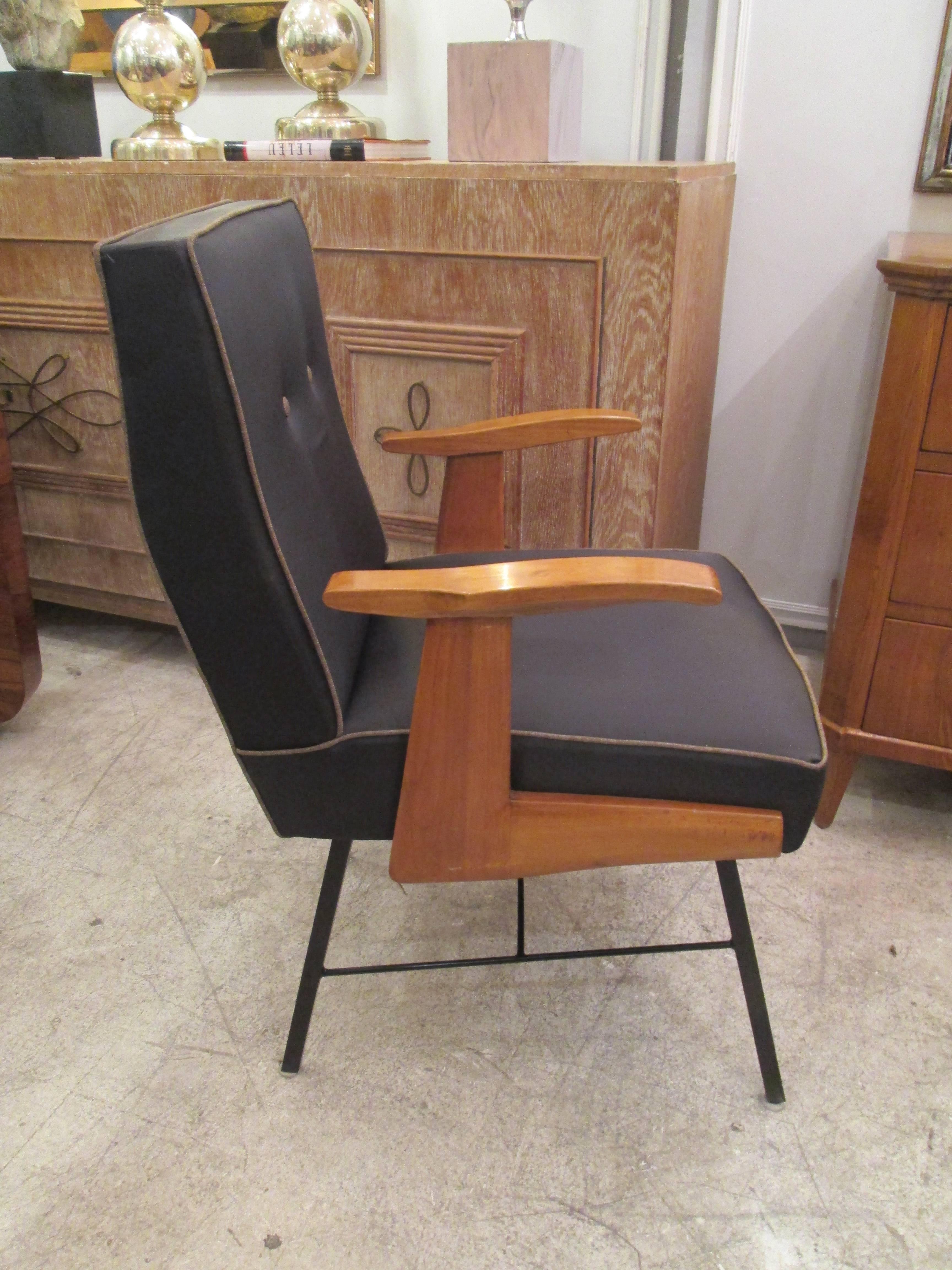 Pair of Mid-Century Italian Armchairs In Excellent Condition In New York, NY