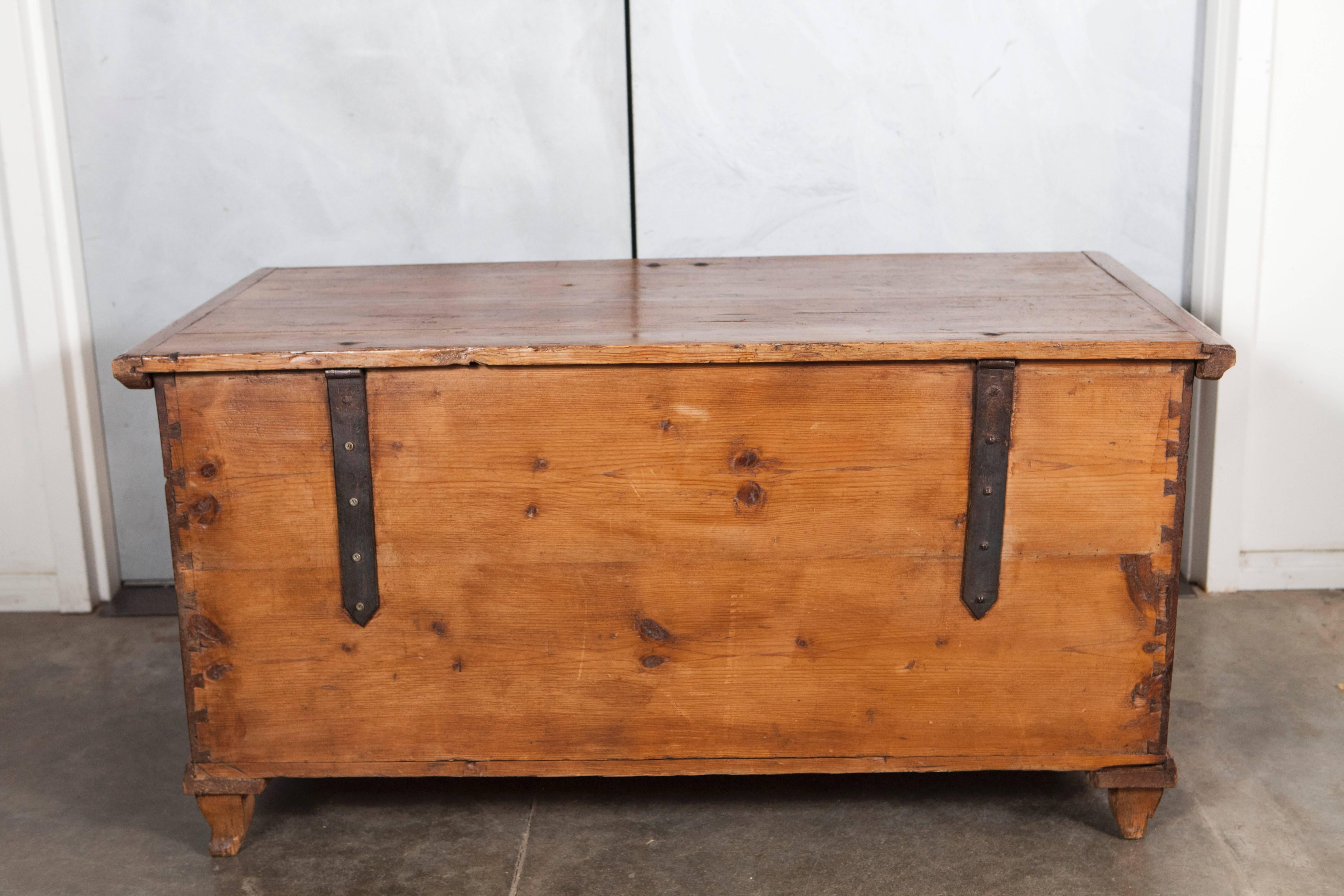 Large Antique European Pine Trunk In Good Condition In Culver City, CA