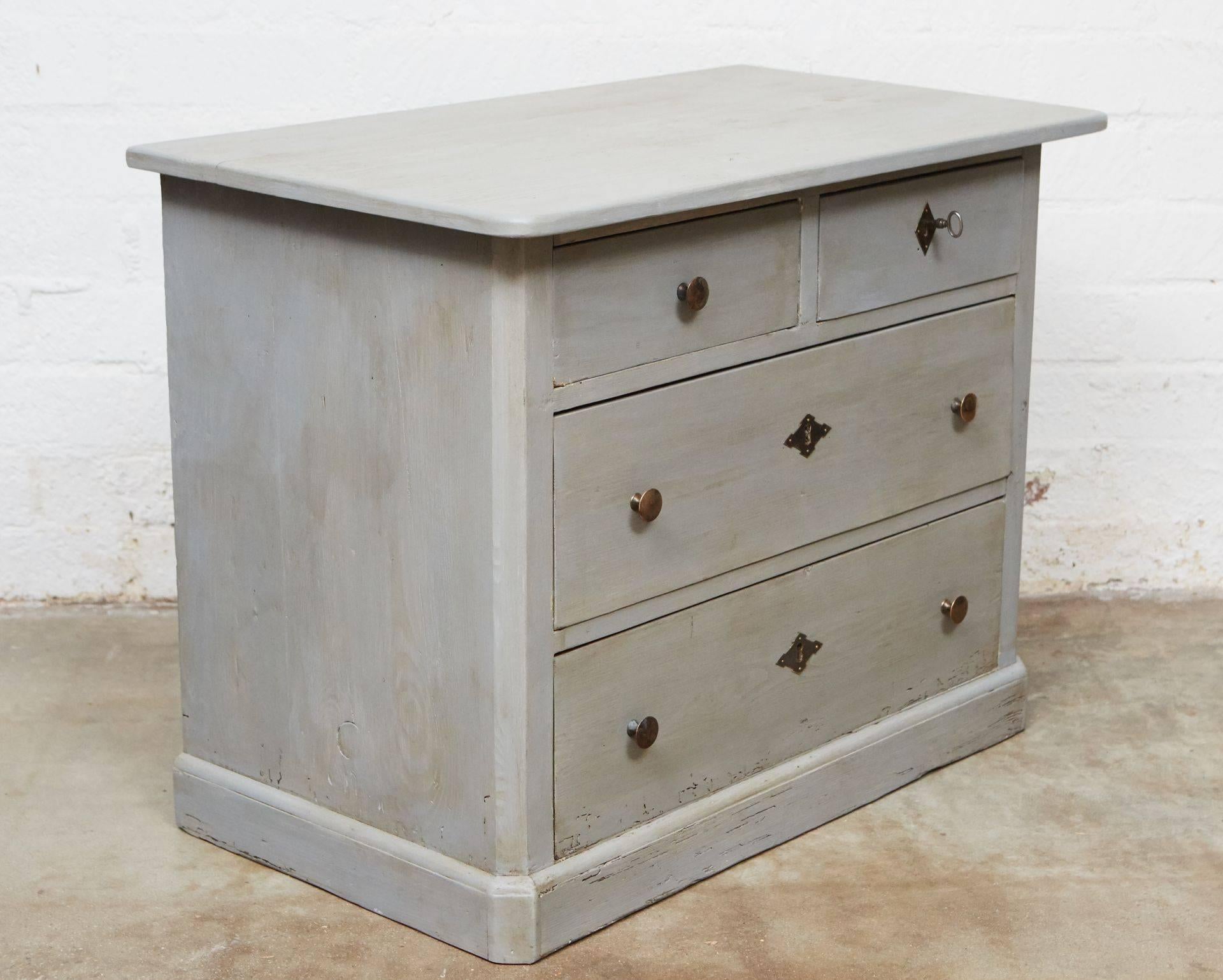 Small Painted Chest of Drawers In Good Condition In Culver City, CA