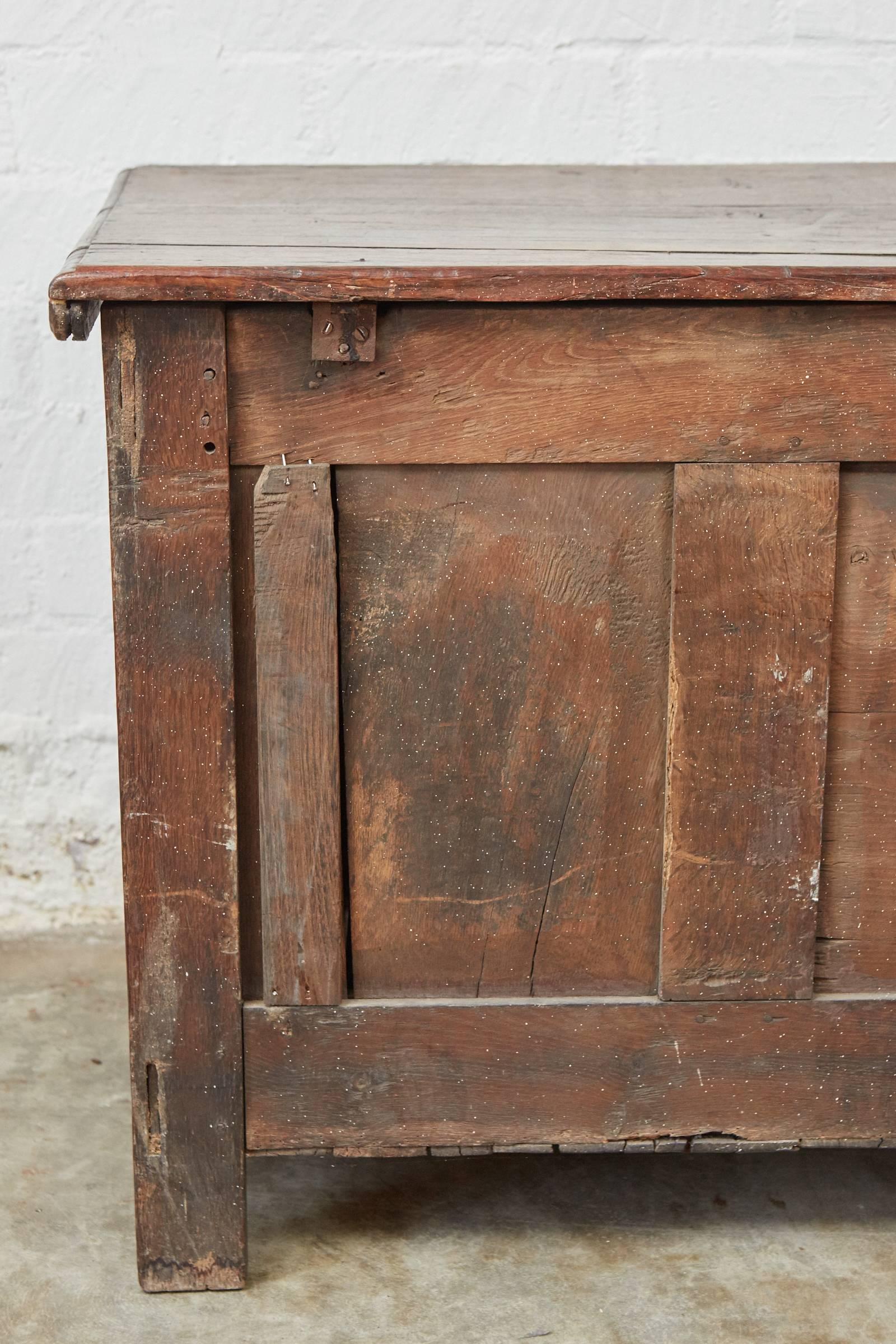 18th Century English Oak Trunk 3