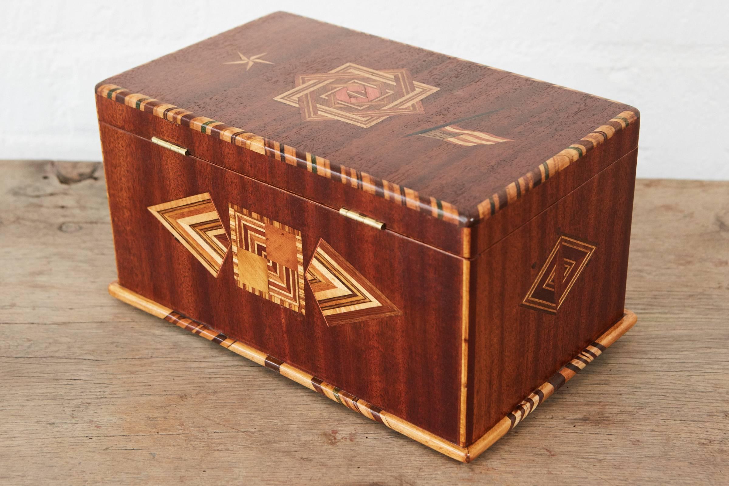 American Folk Art Keepsake Box In Good Condition In Culver City, CA