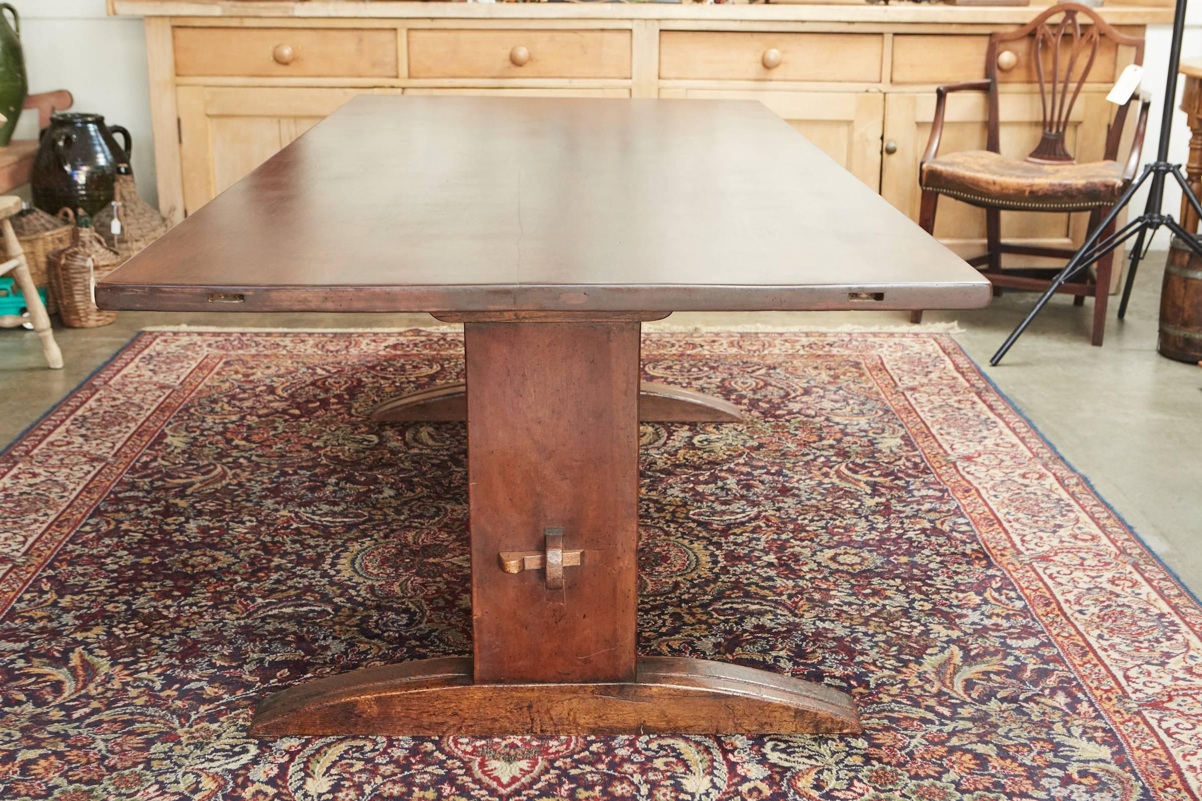 Rennick Furniture Dining Table with Leaves In Good Condition In Culver City, CA