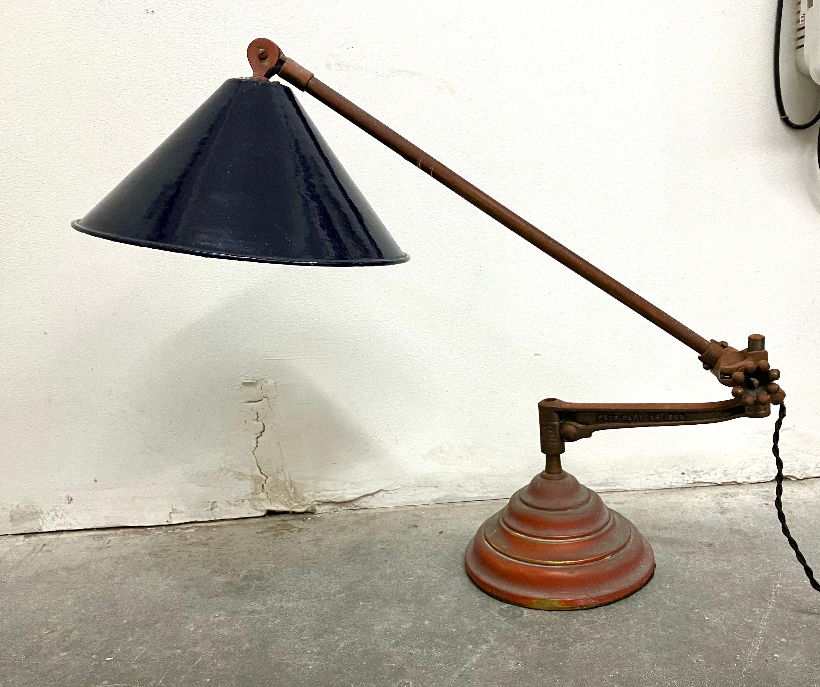 Merveilleux  Lampe de bureau industrielle du début du XXe siècle par OC White en vente