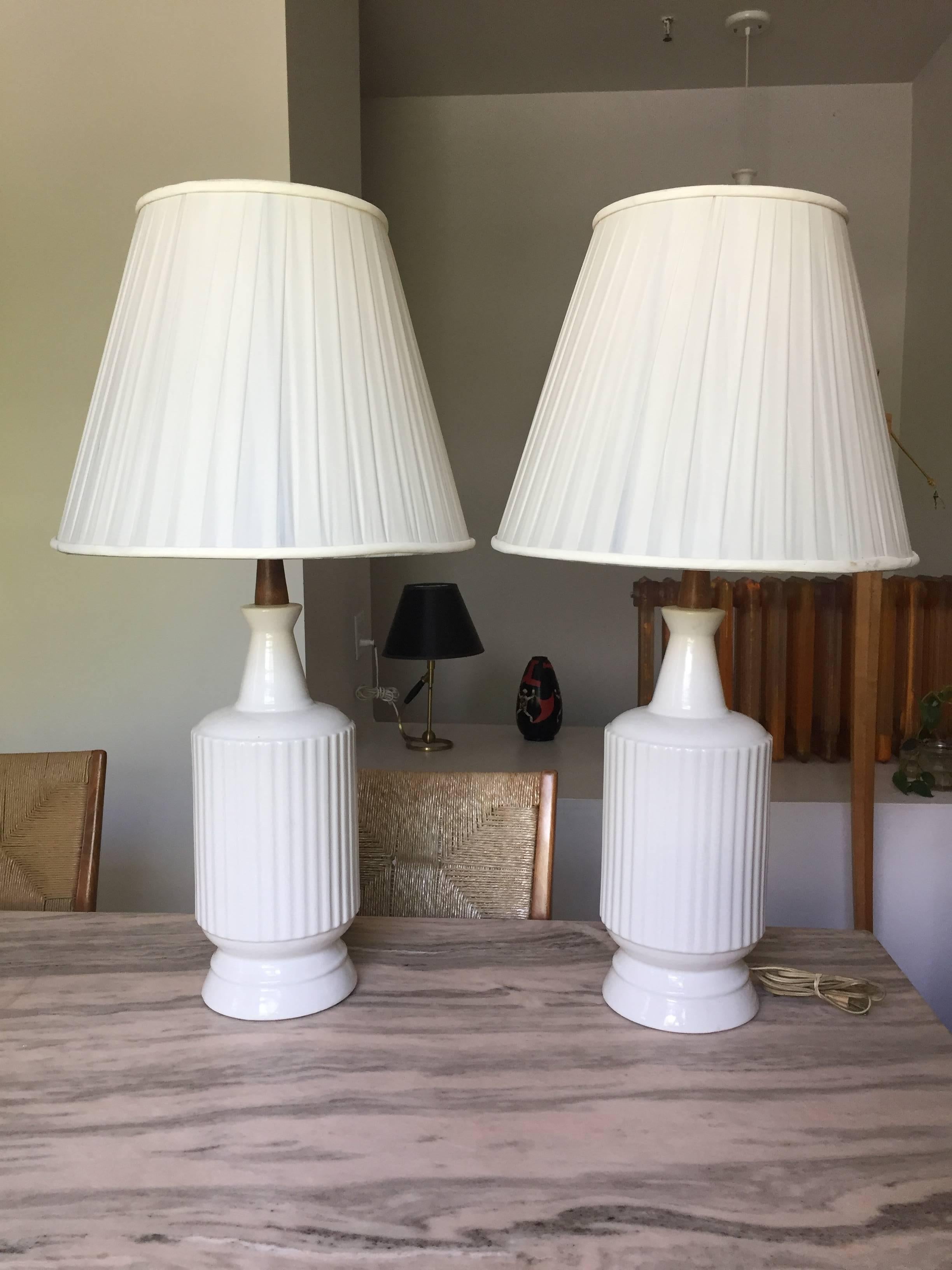 Mid-20th Century Pair of Ceramic Table Lamps