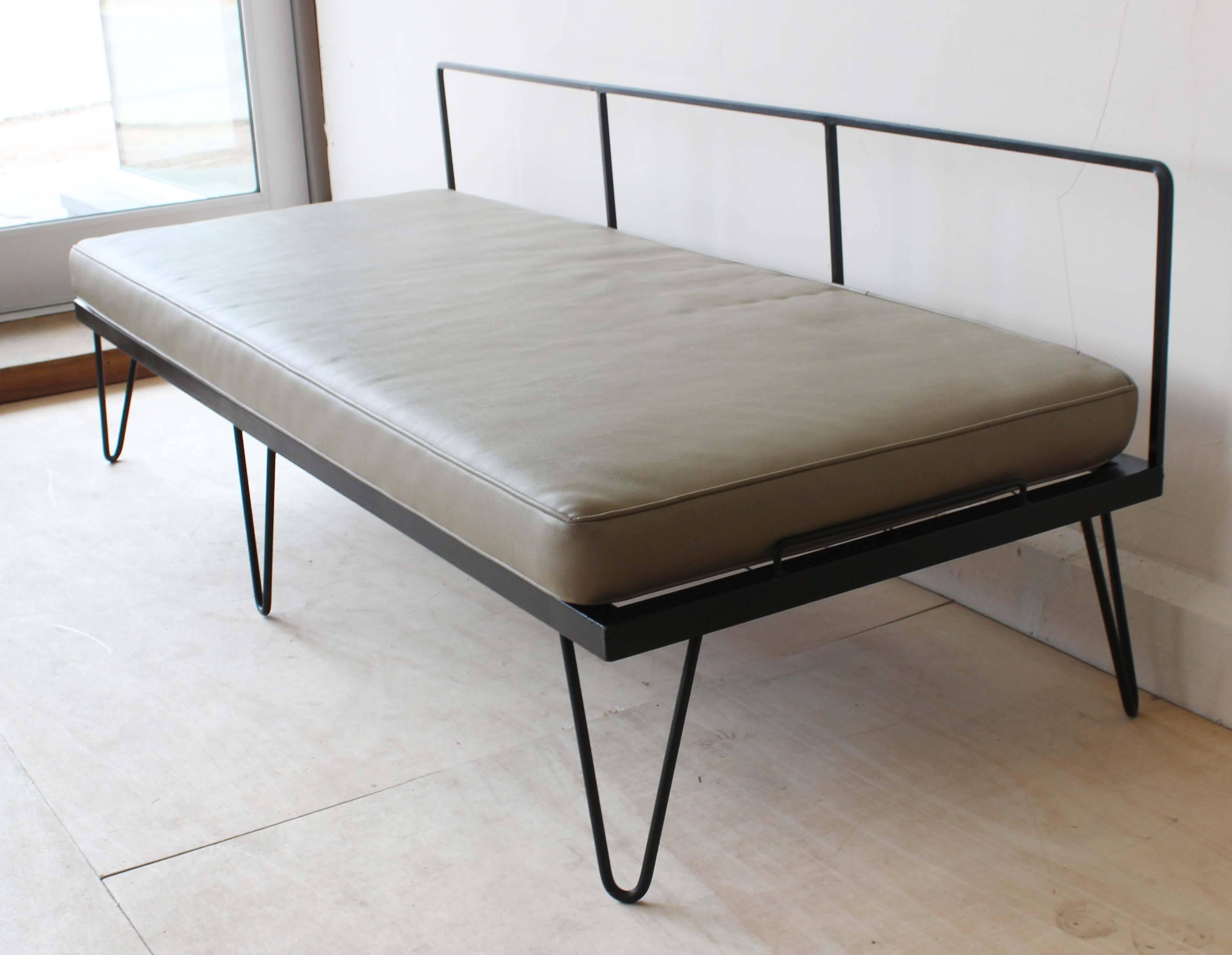 Salterini Daybed Chaise In Excellent Condition In Southampton, NY