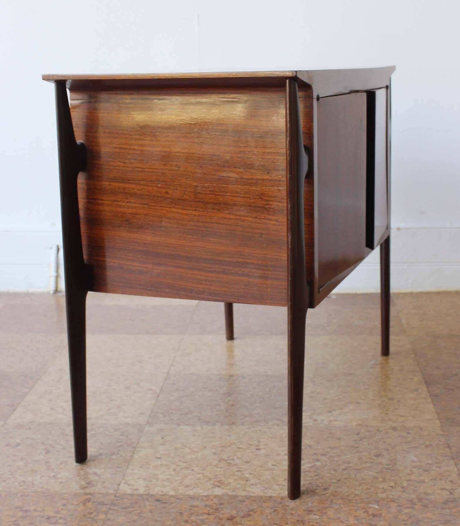 Pair of Mid-Century Italian Nightstands In Good Condition In Southampton, NY