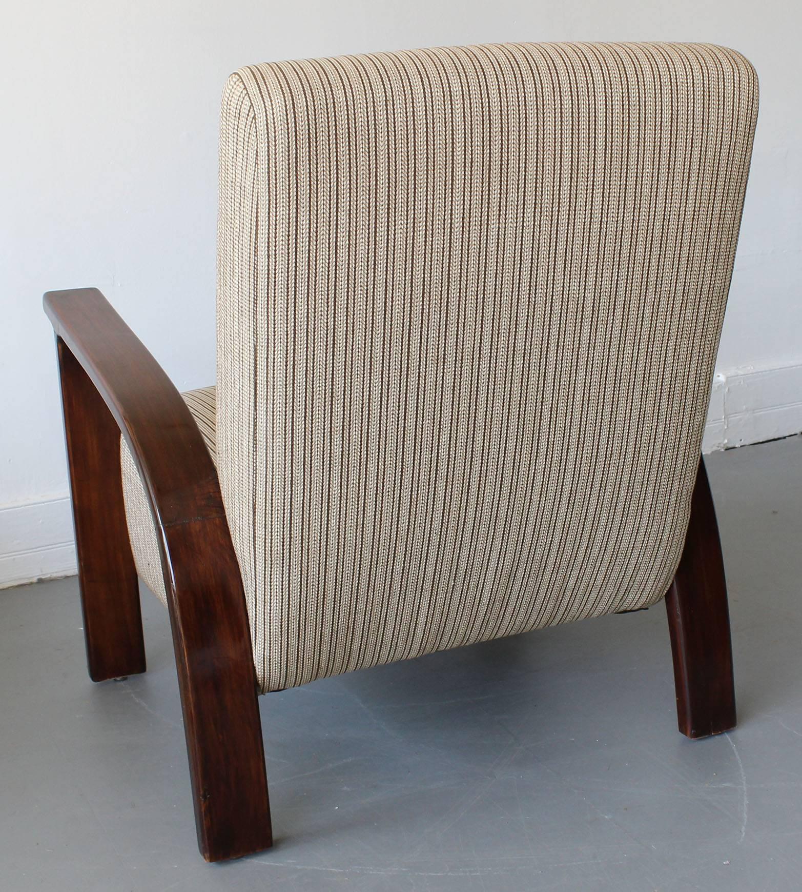 Pair of Bentwood Mid-Century Armchairs In Good Condition For Sale In Southampton, NY