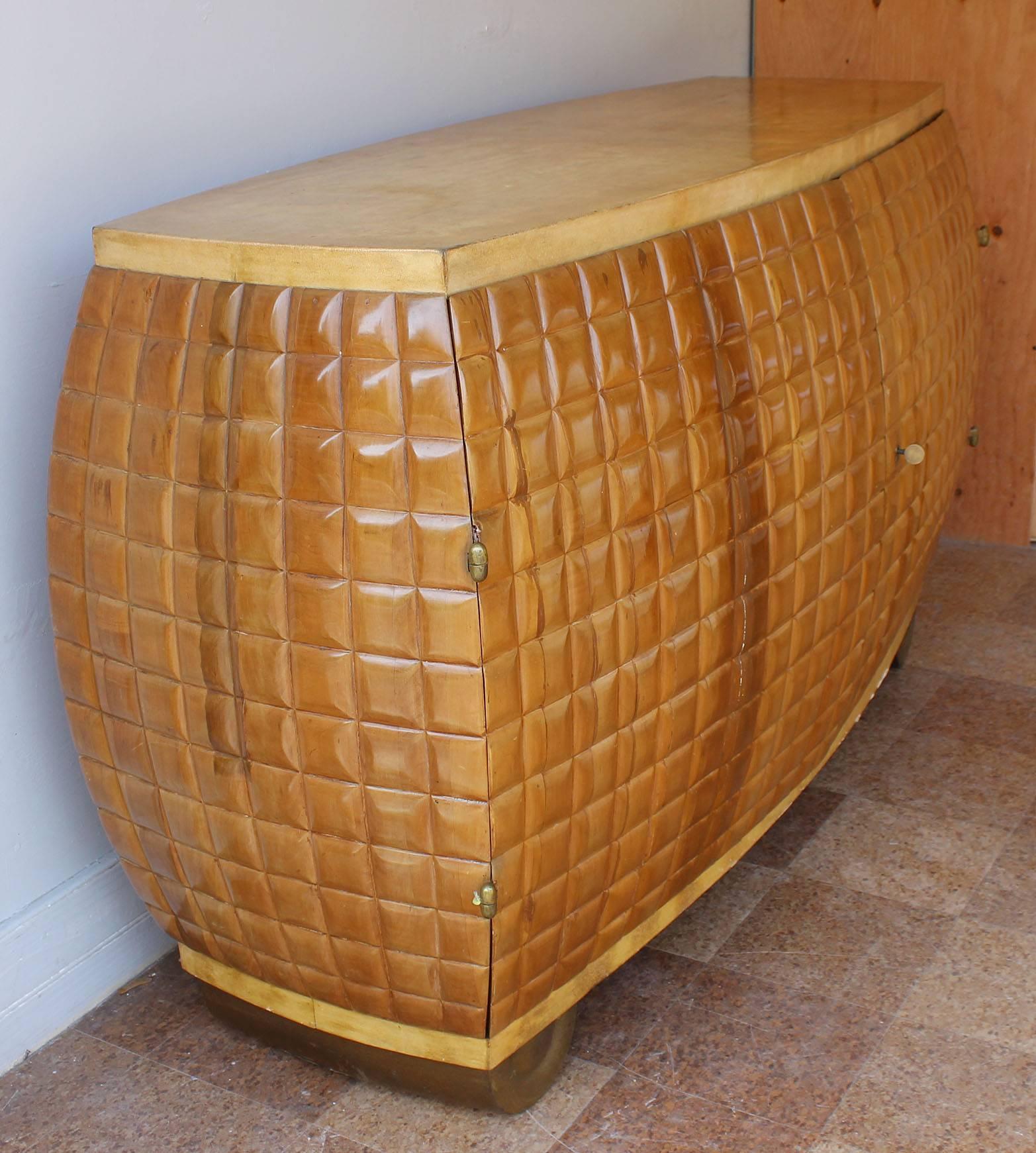 Italian Bombe Cabinet In Excellent Condition For Sale In Southampton, NY