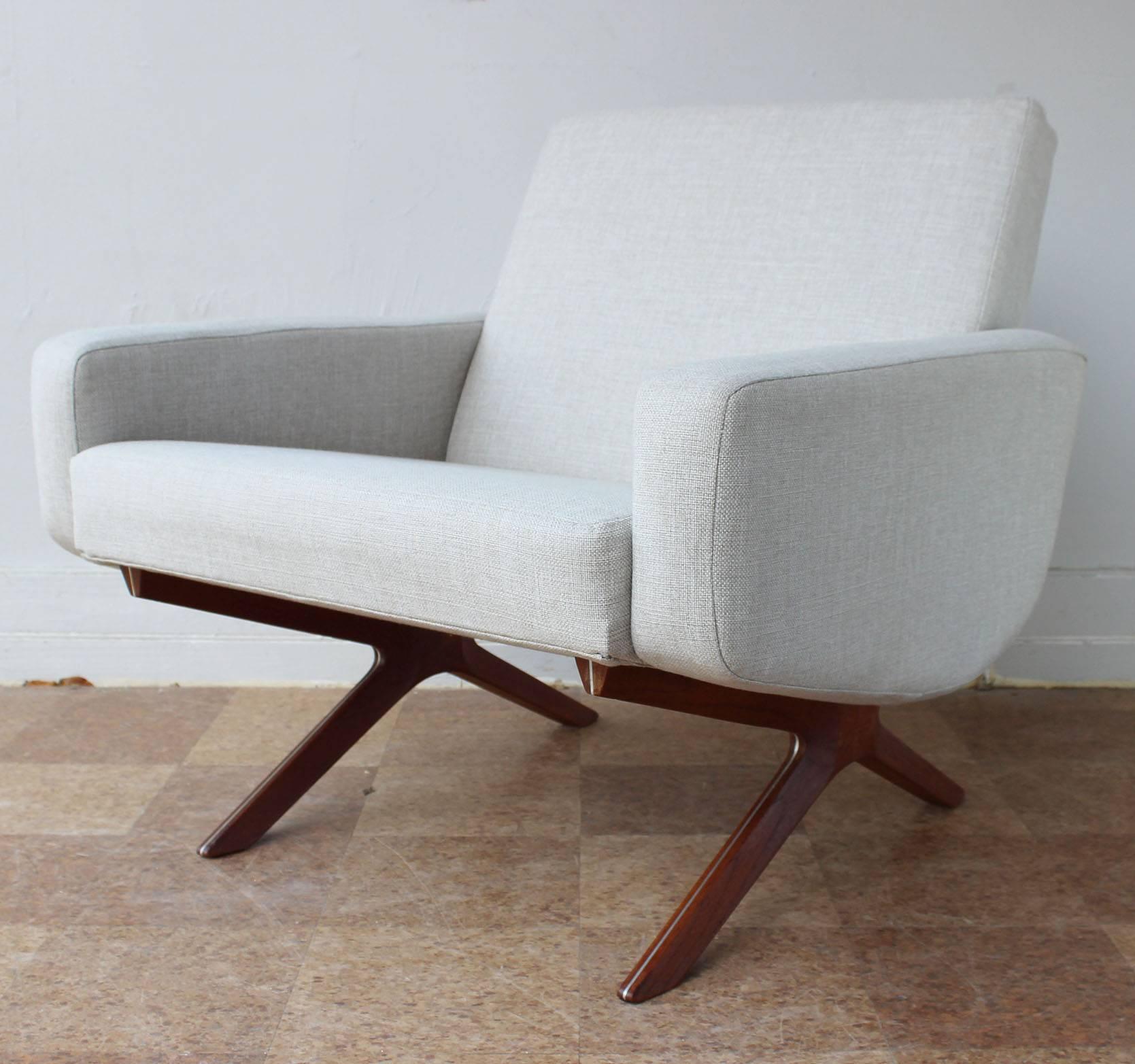 A stunning pair of Silverline armchairs with solid teak and aluminum inlay base, upholstered in cotton-linen weave, designed by Peter Hvidt and Orla Molgaard-Nielson, 1962.

complementary shipping within 30 miles.