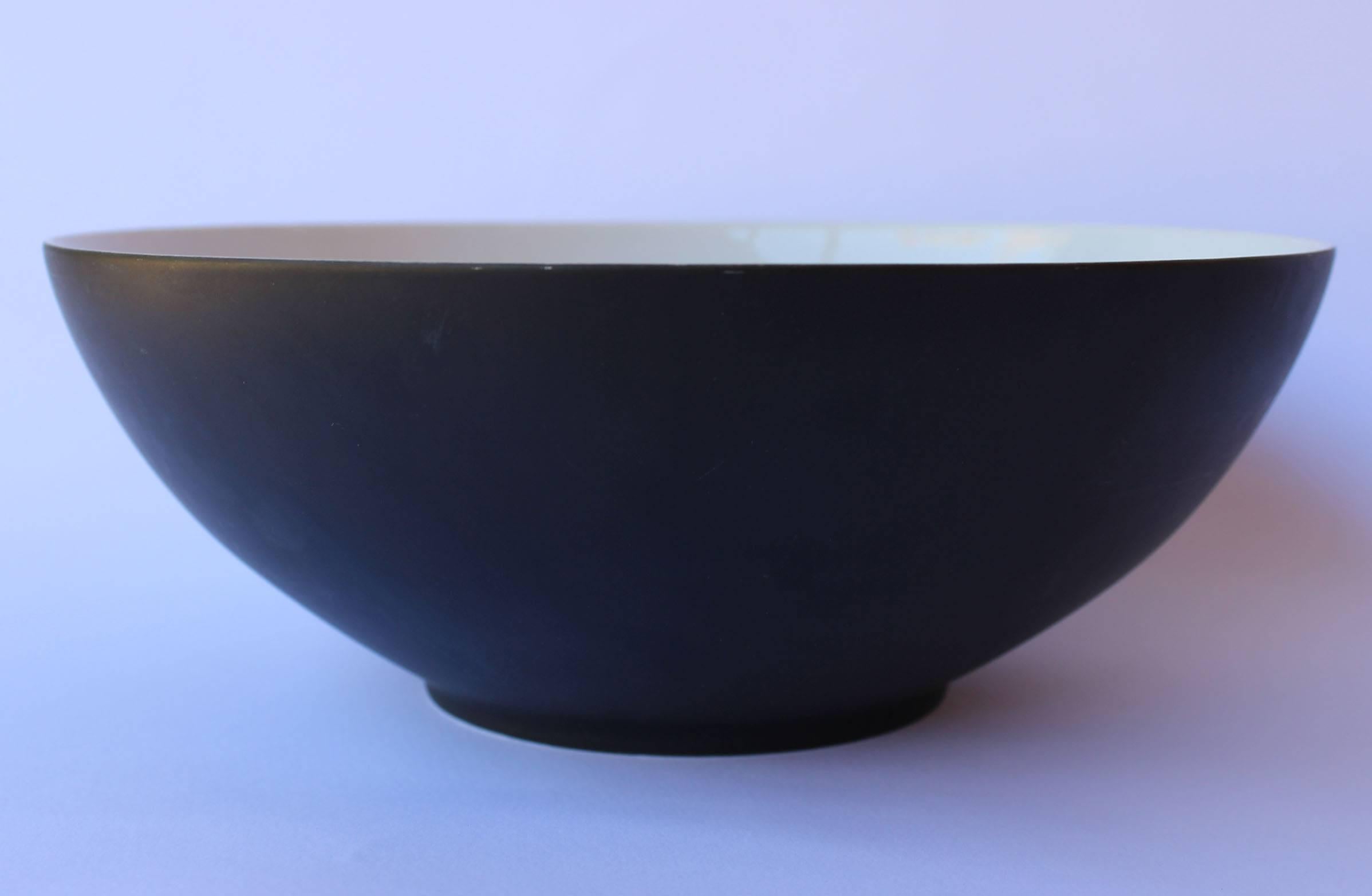 A fine porcelain dark matte charcoal glazed bowl with gloss white interior by Raymond Loewy for Continental China, Germany. Four cups also available, see pictures.