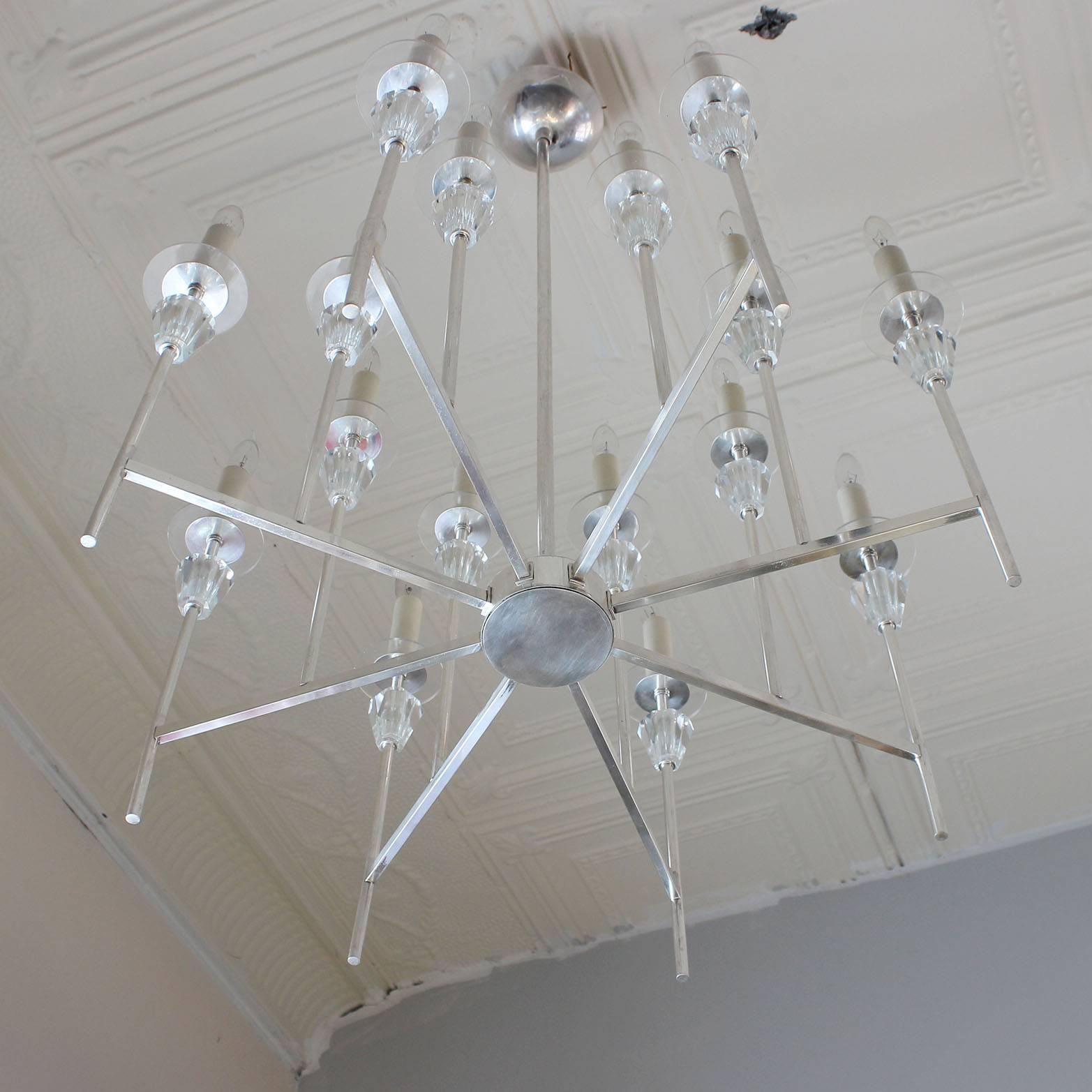 Tommi Parzinger Style Chandelier In Good Condition For Sale In Southampton, NY