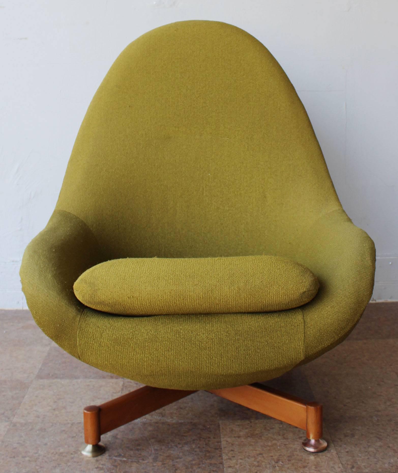 Mid-Century Modern Italian Swivel Lounge Chair