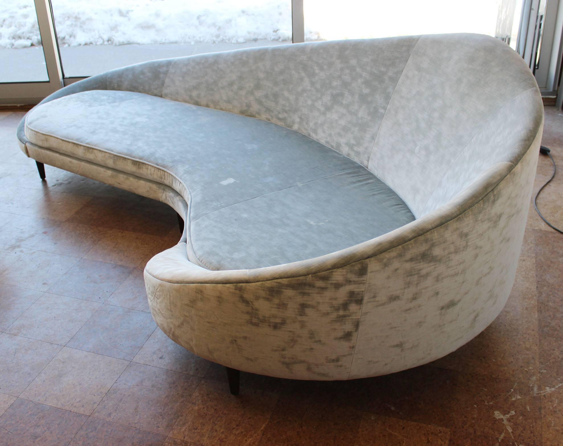 Federico Munari Sofa In Good Condition For Sale In Southampton, NY