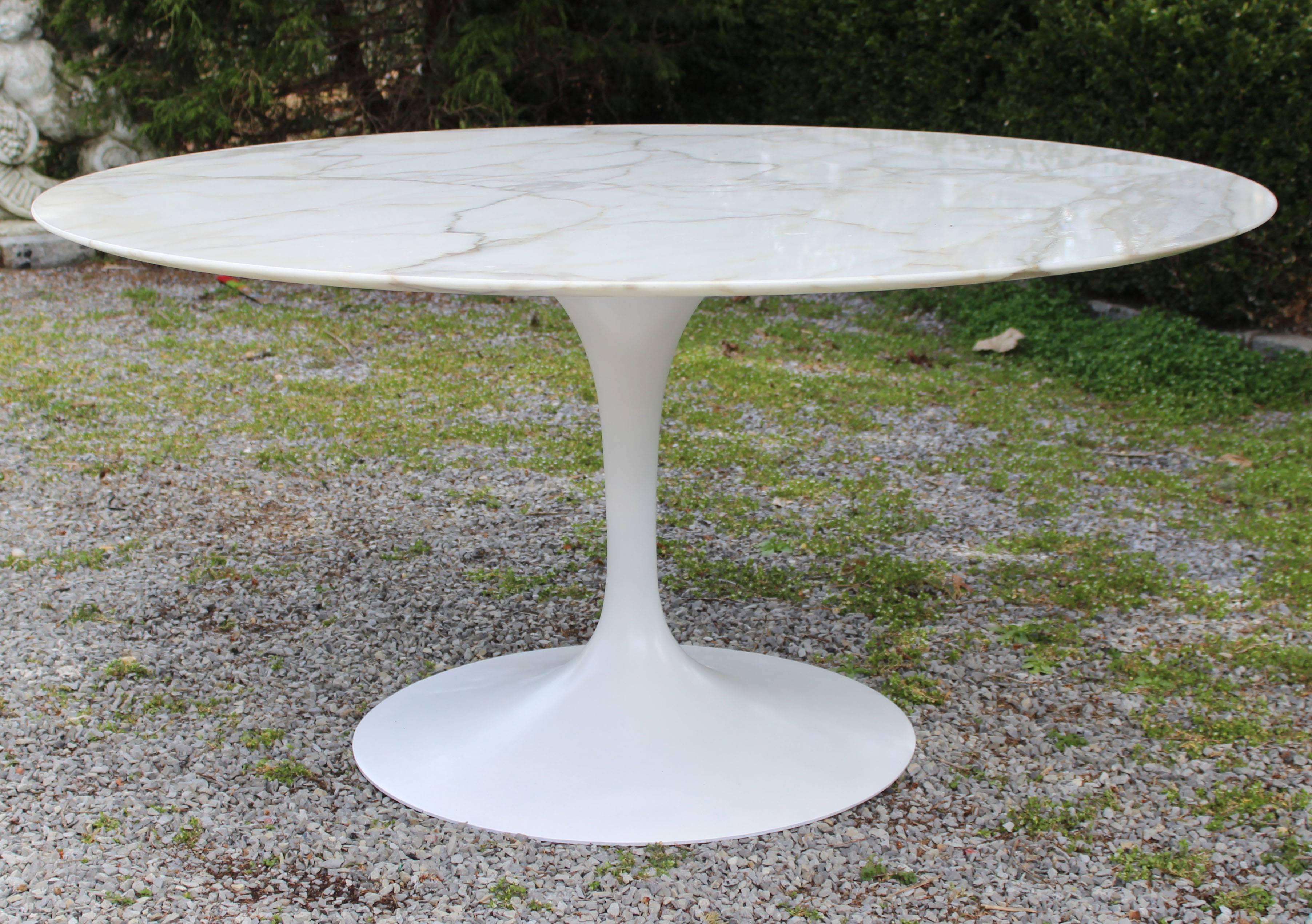 A custom-made Knoll Saarinen dining table with Arabesque marble top, including custom wood extension table top 72 inch (see pictures). Base is 26 inch diameter.