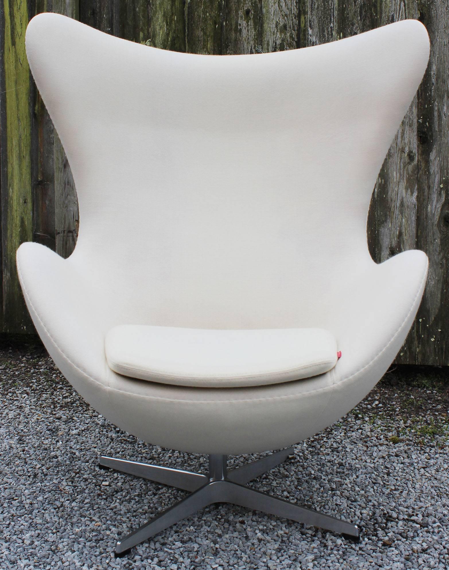 Mid-Century Modern Arne Jacobsen Egg Chair