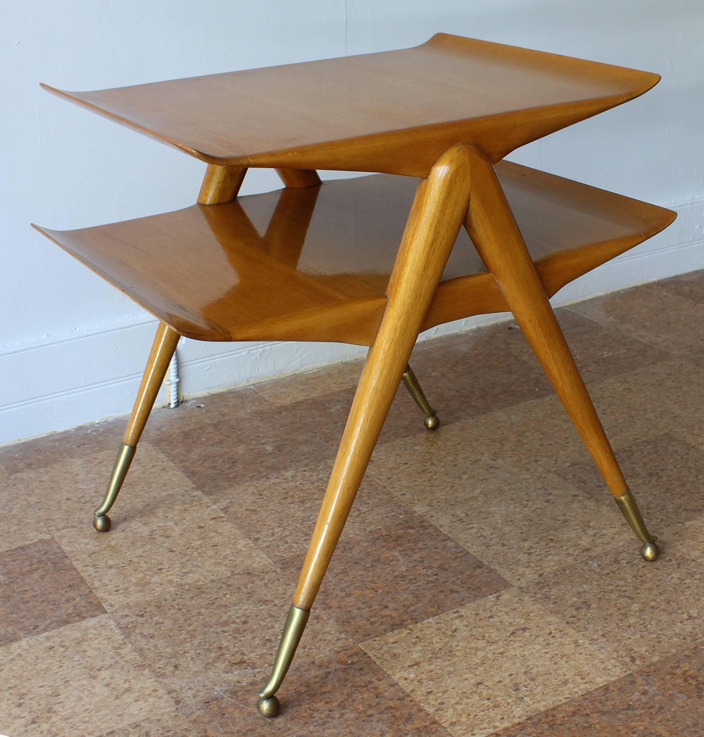 Magnificent two-tier maple side table with delicate brass sabots, attributed to Ico & Luisa Parisi