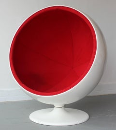 Eero Aarnio Ball Chair