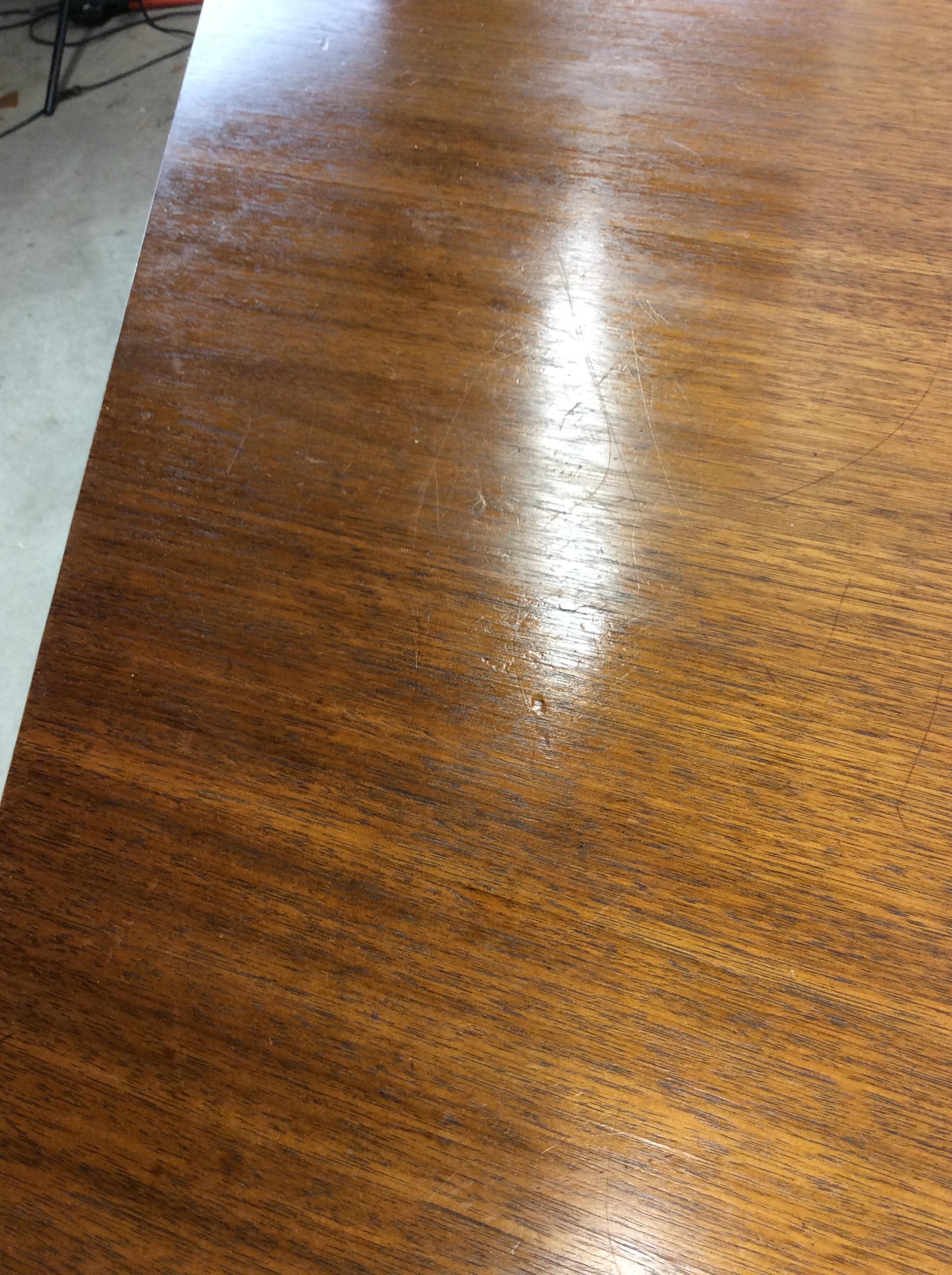 Mesa de comedor moderna de mediados de siglo en nogal con hoja en venta 5