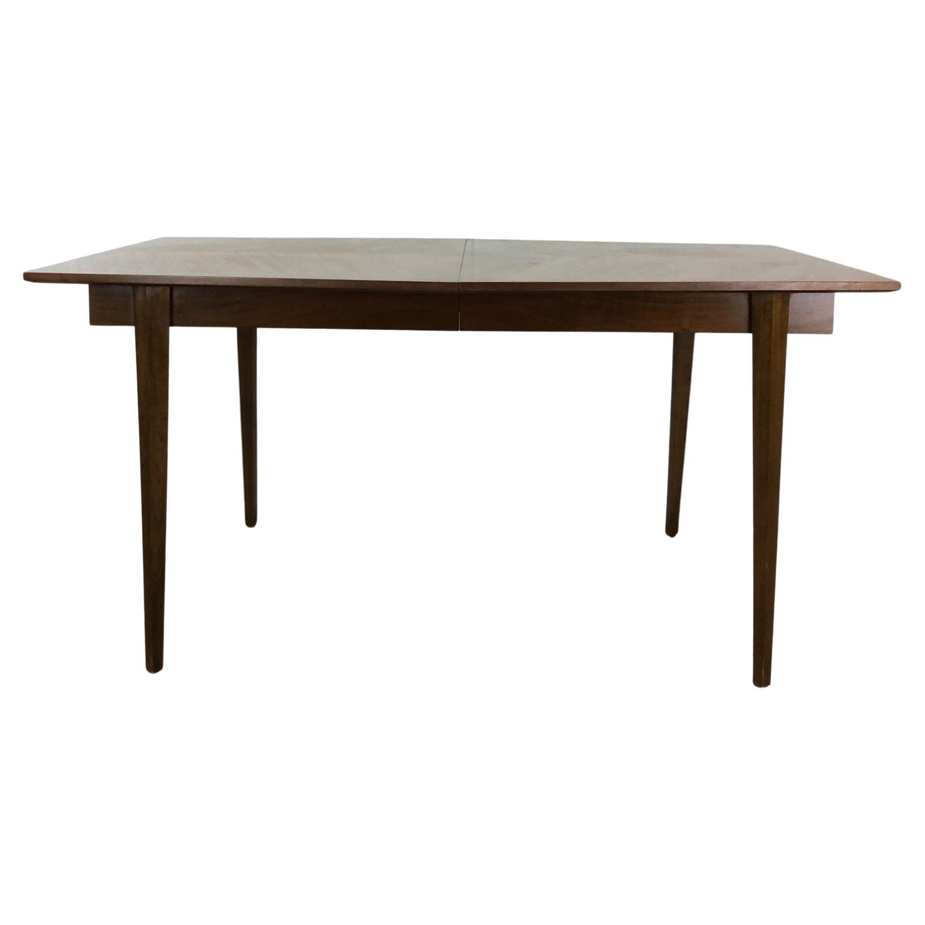 Mesa de comedor moderna de mediados de siglo en nogal con hoja