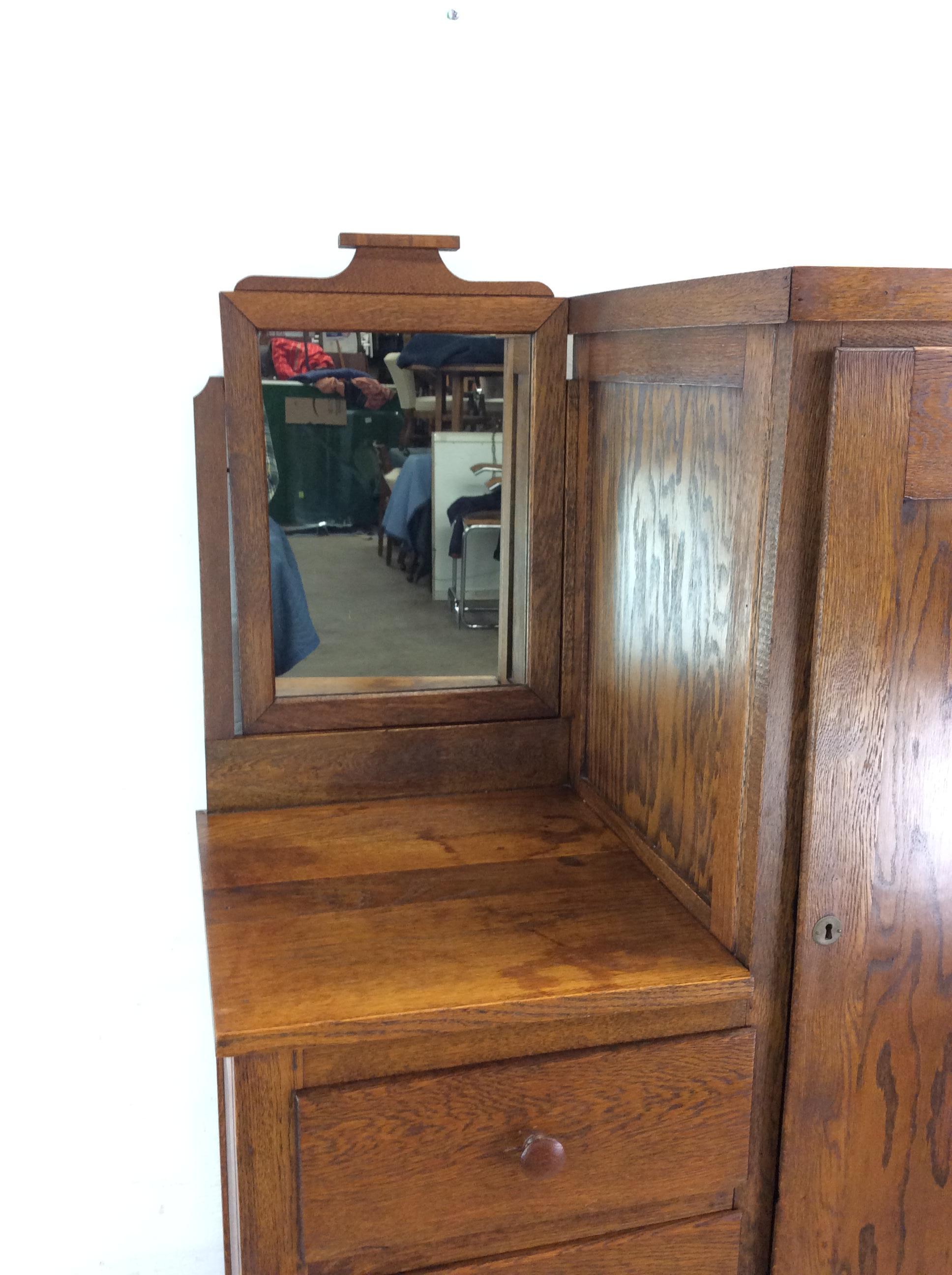 American Craftsman Armoire Side by Side in Antique Oak con specchio in vendita