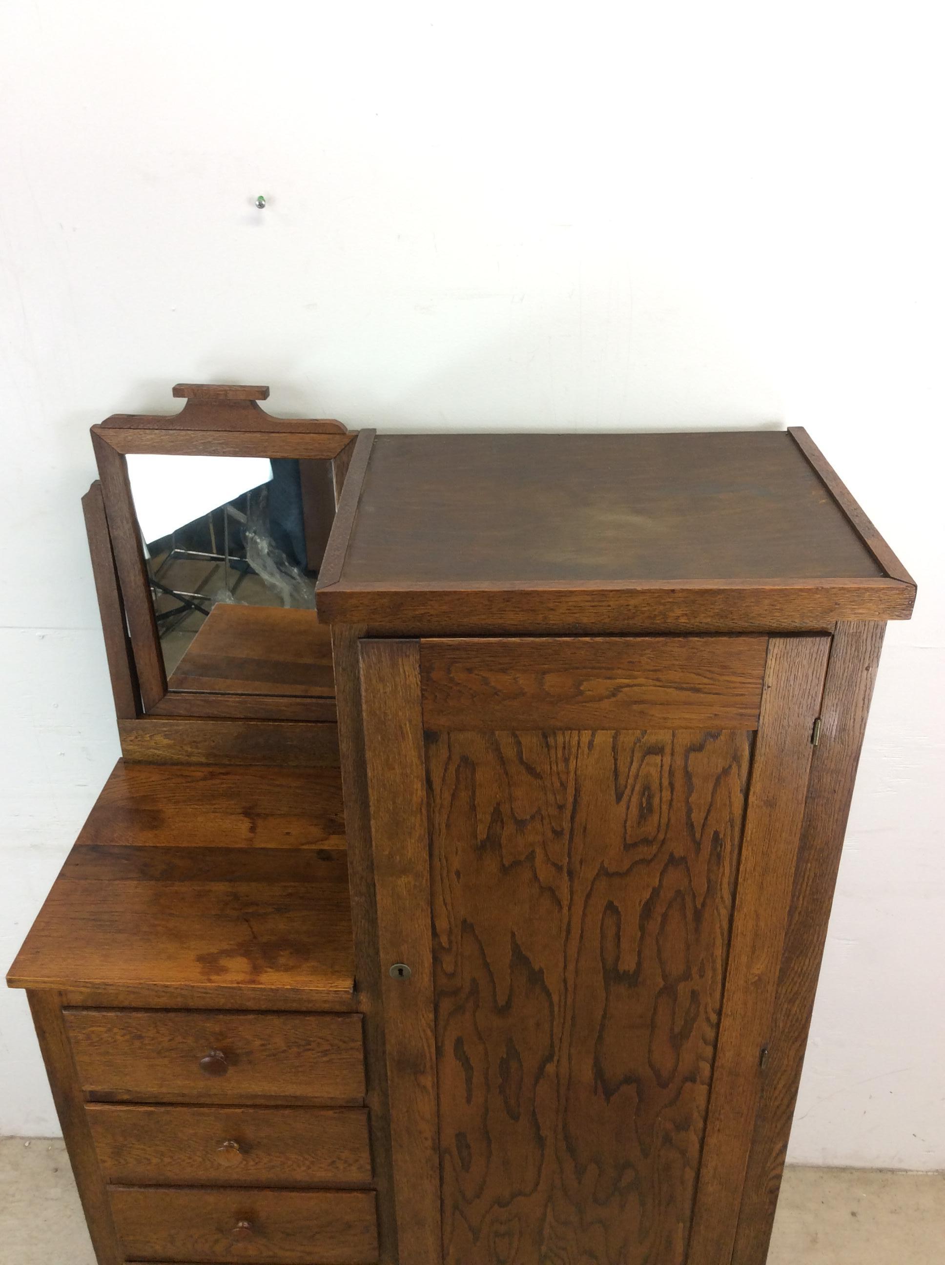 Armoire Side by Side in Antique Oak con specchio In condizioni buone in vendita a Freehold, NJ