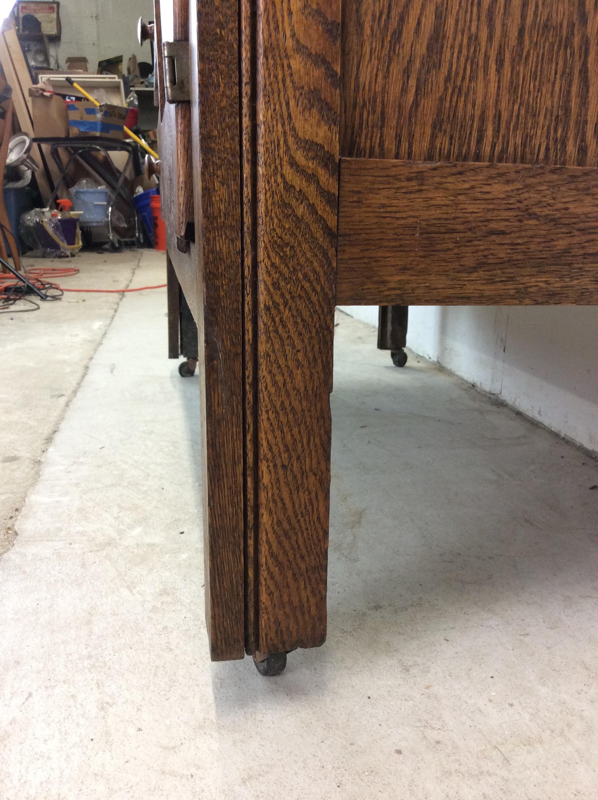 Armoire Side by Side in Antique Oak con specchio in vendita 1