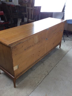 Mid-Century-Kommode mit 9 Schubladen und Messingbeschlägen von United Furniture